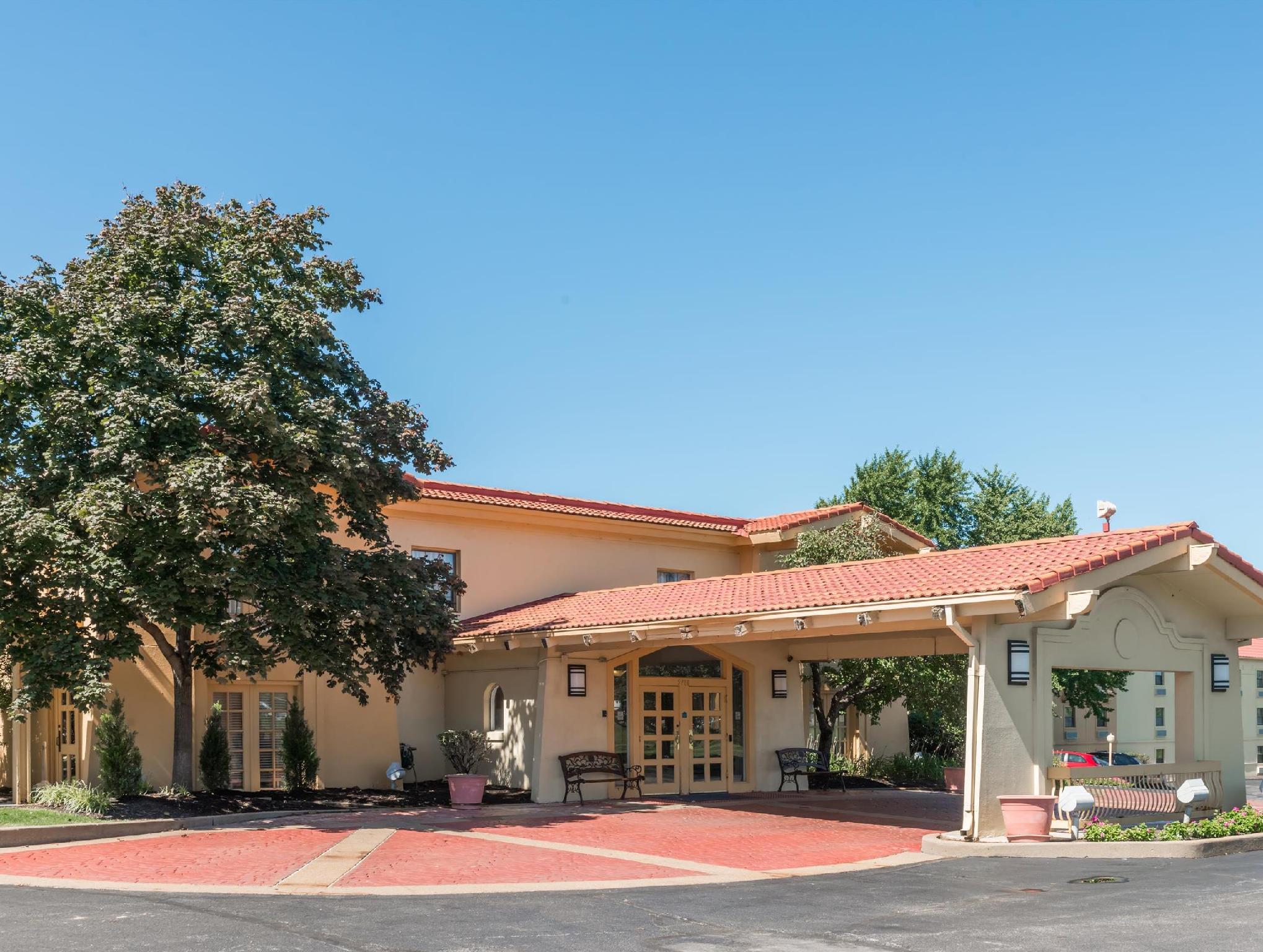 Ngoại cảnh khách sạn