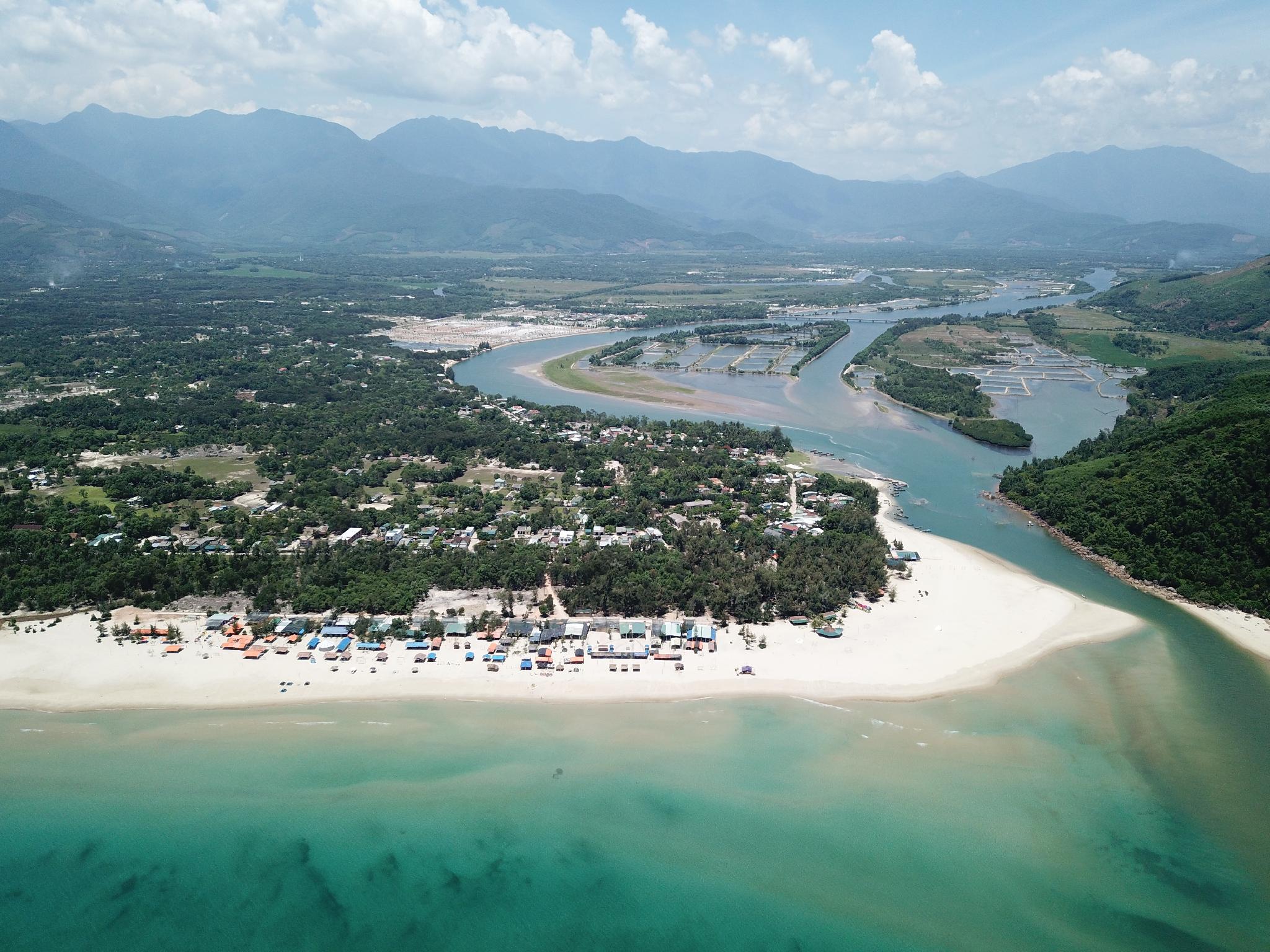 Nơi tham quan gần đây