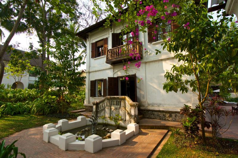 Khu vực xung quanh