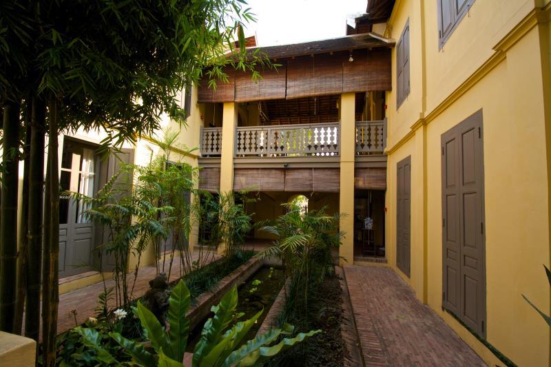 Khu vực xung quanh