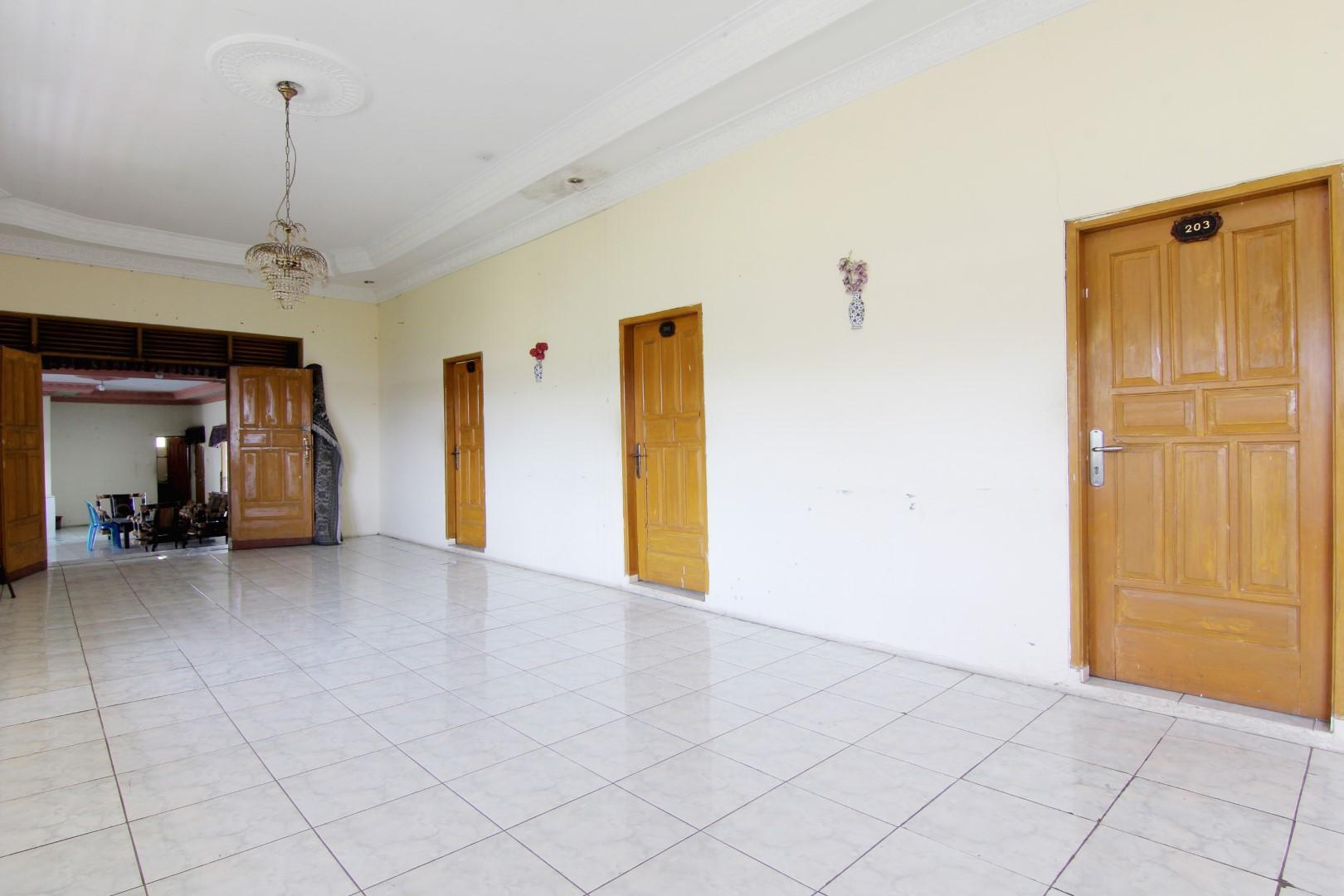 Khu vực xung quanh