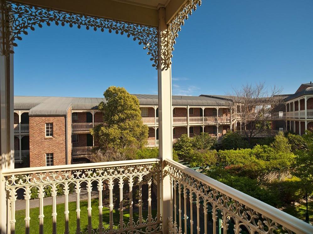 Khu vực xung quanh