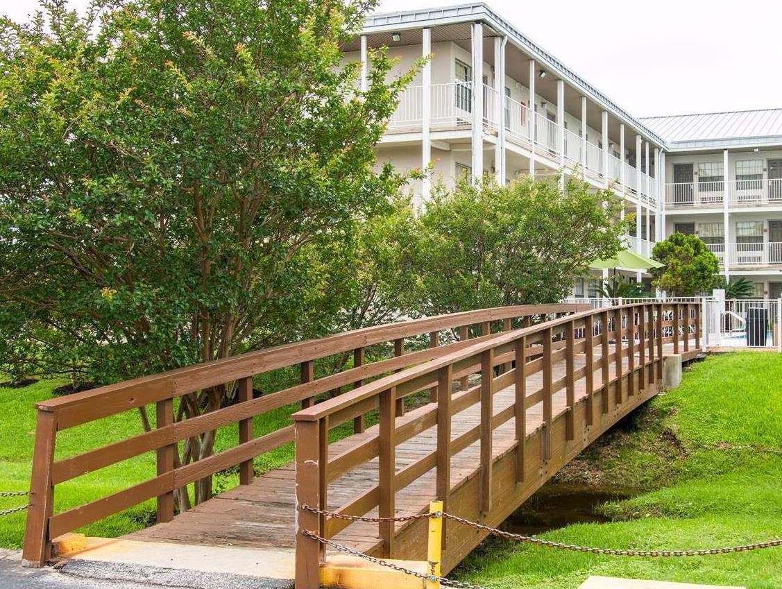 Khu vực xung quanh