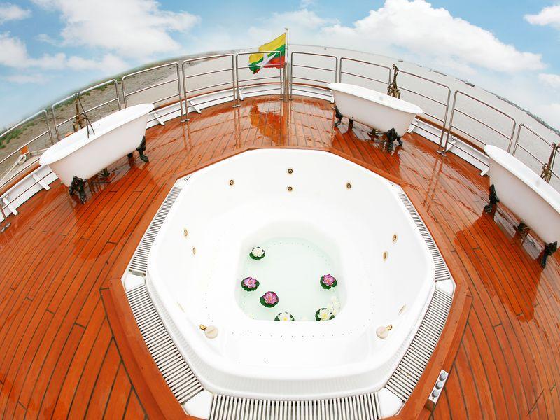 Ngoại cảnh khách sạn