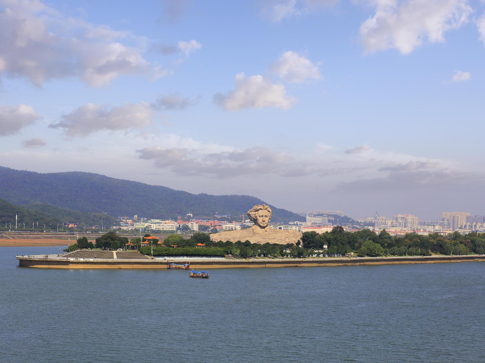 Khu vực xung quanh