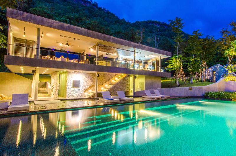 Ngoại cảnh khách sạn