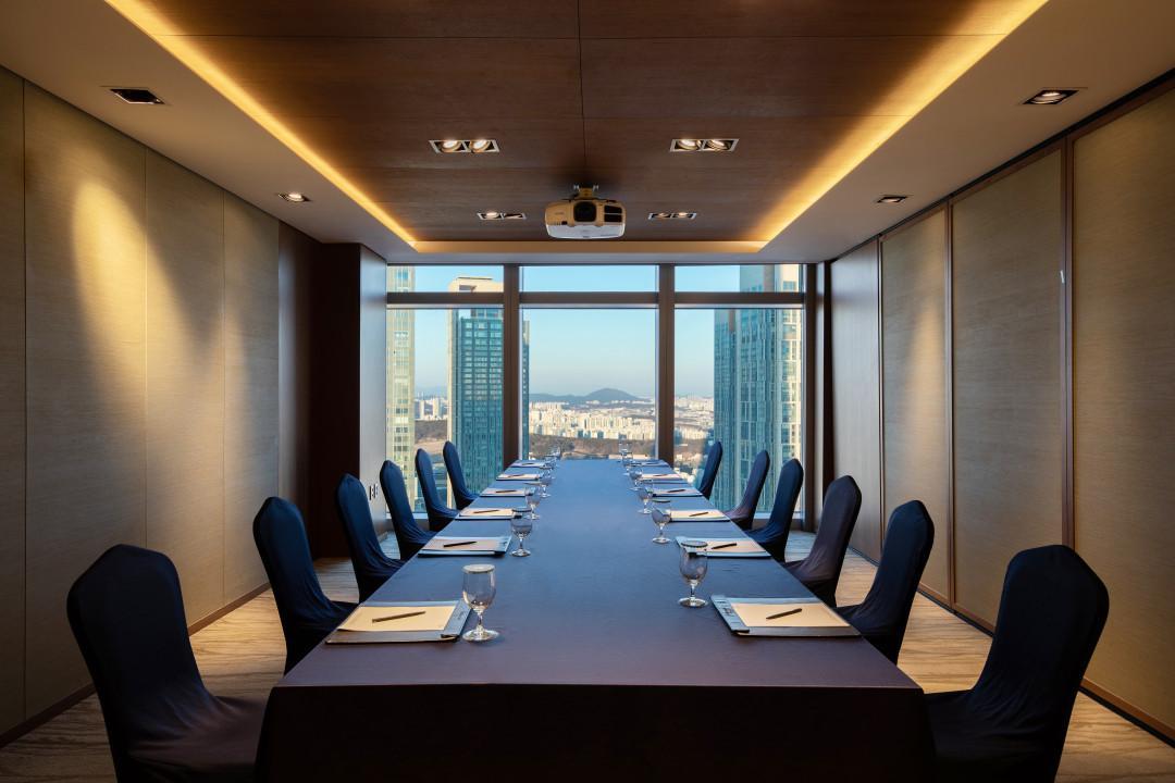 Trung tâm hội nghị