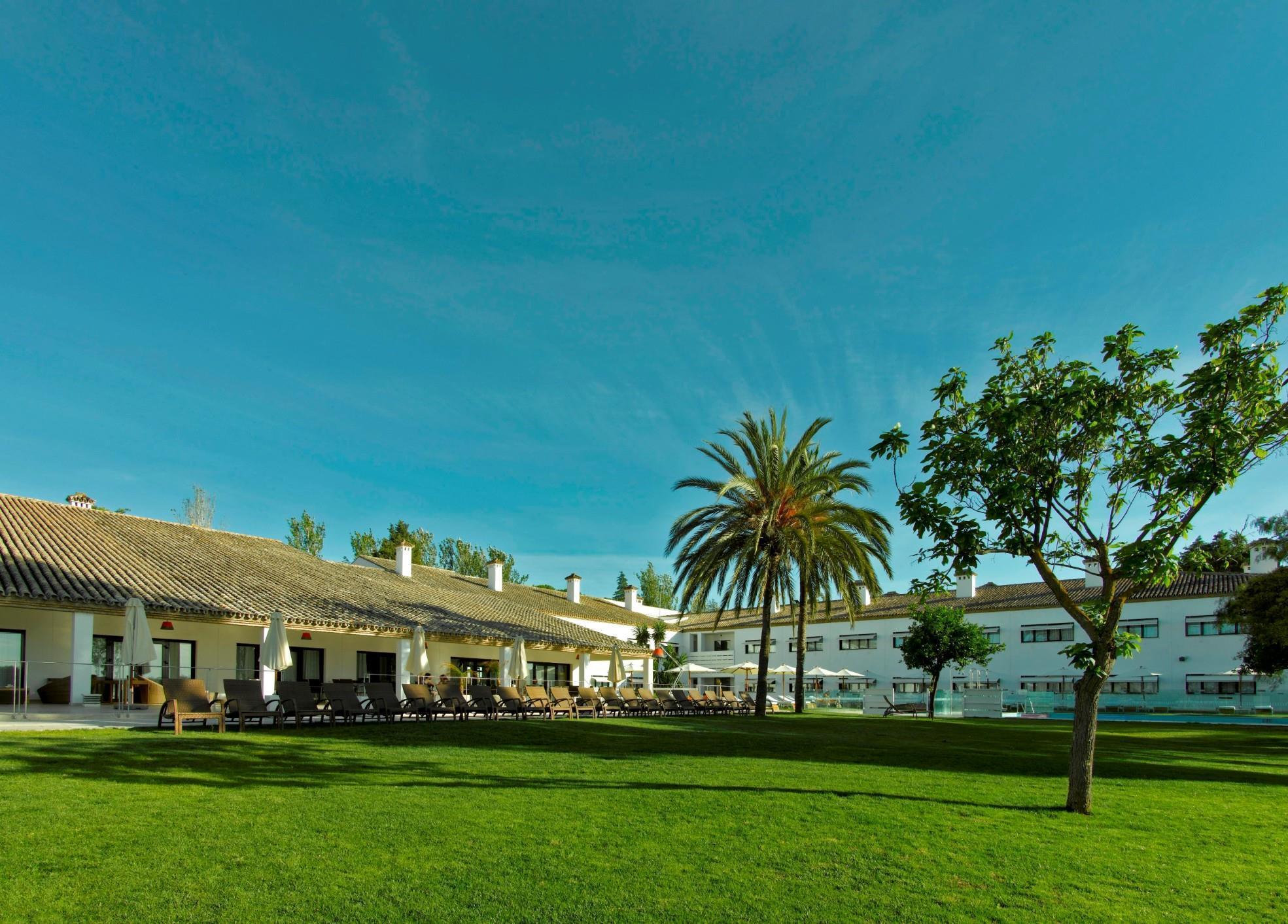 Ngoại cảnh khách sạn