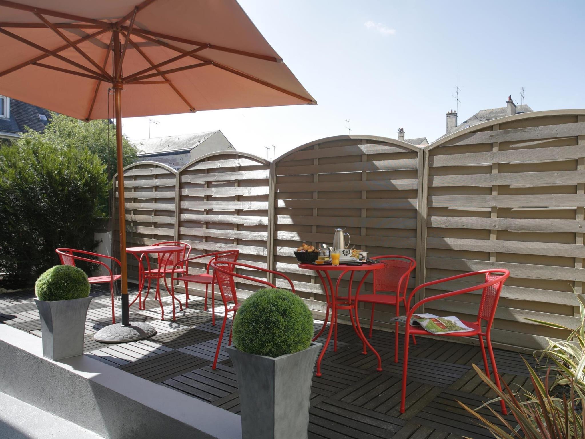 Khu vực xung quanh