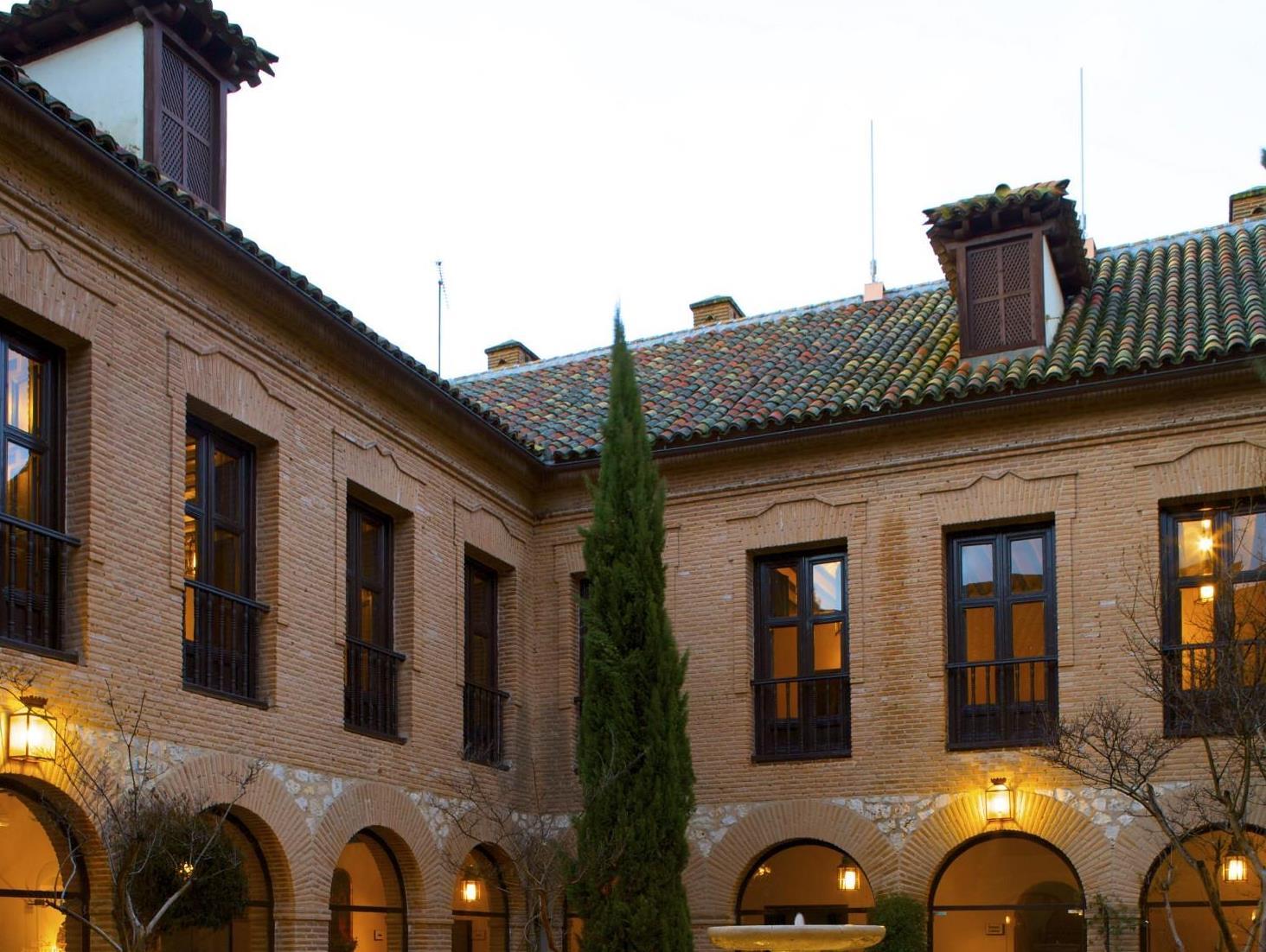 Ngoại cảnh khách sạn