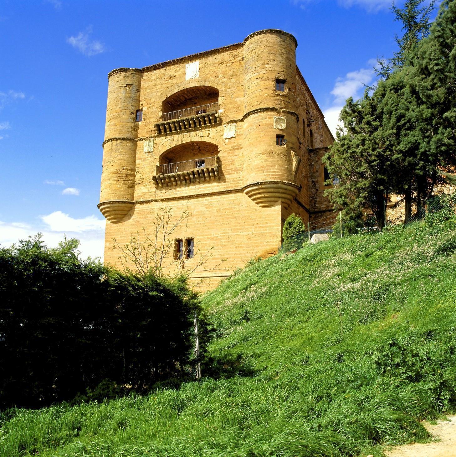 Khu vực xung quanh