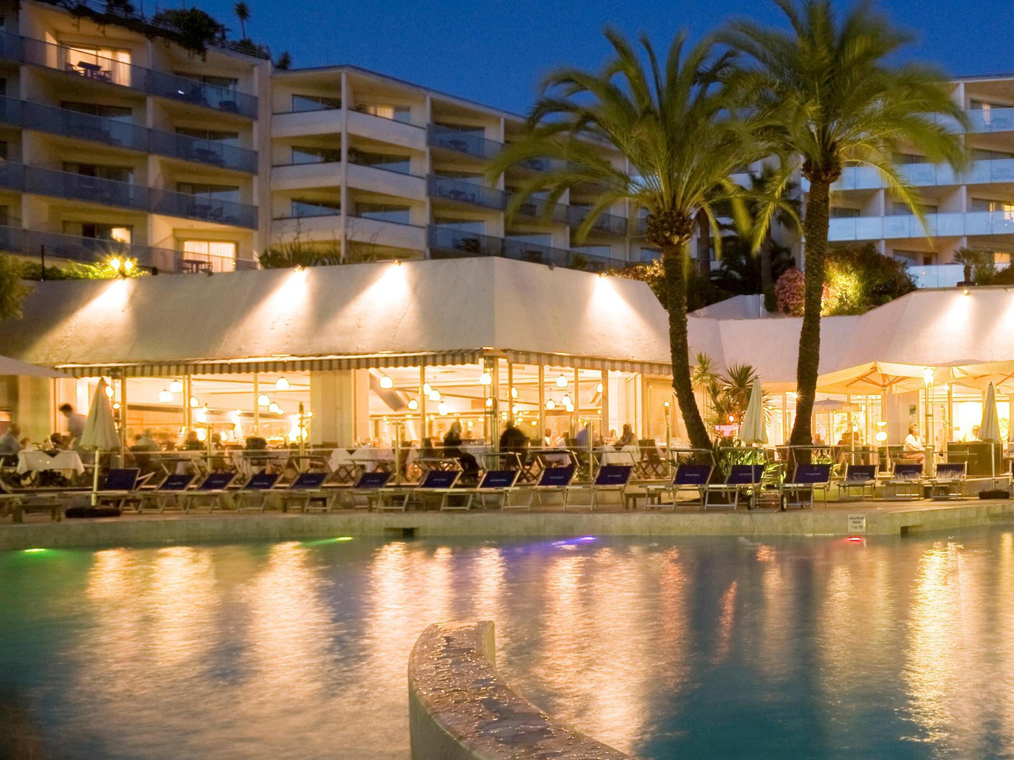 Ngoại cảnh khách sạn