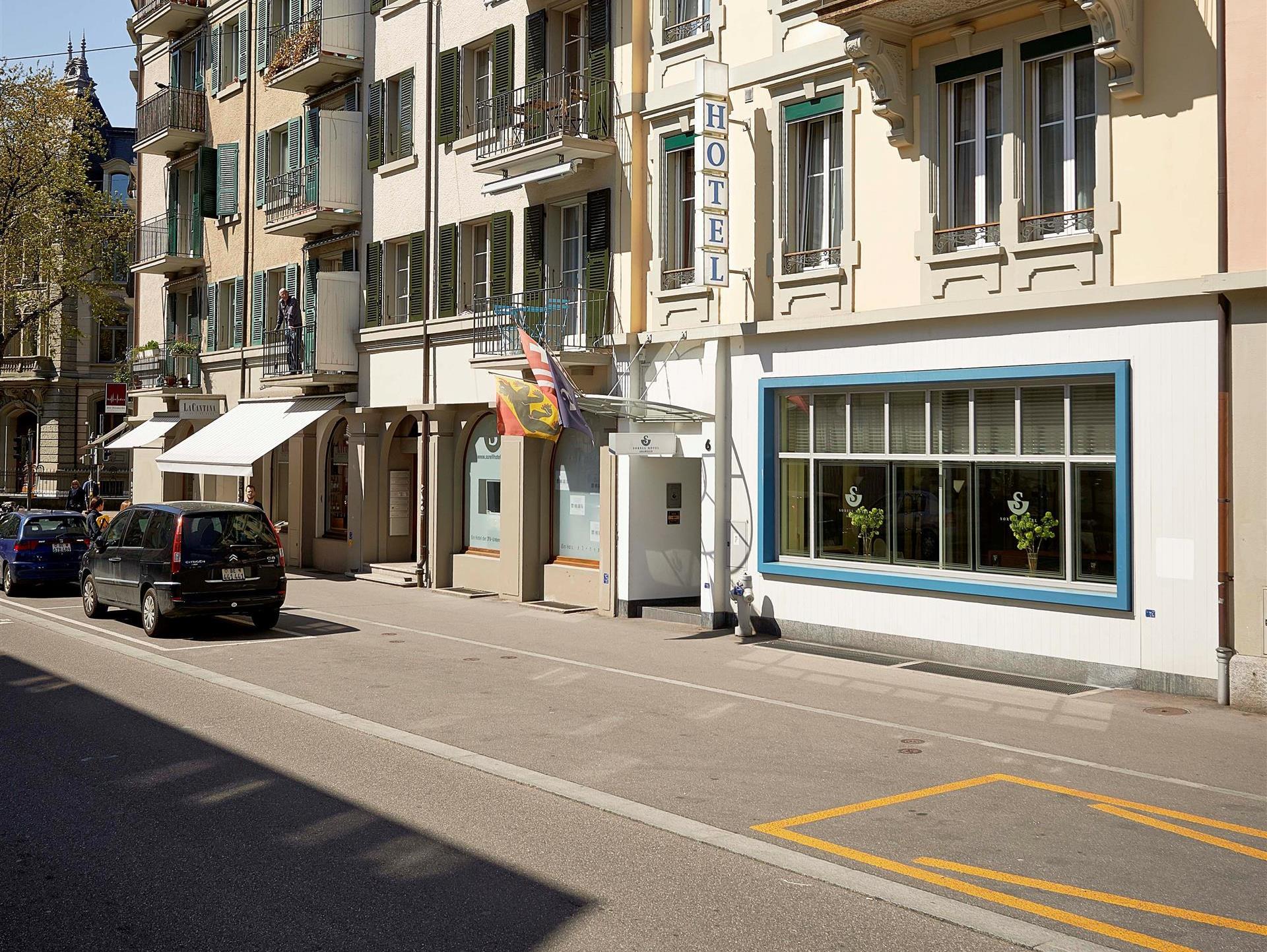 Ngoại cảnh khách sạn