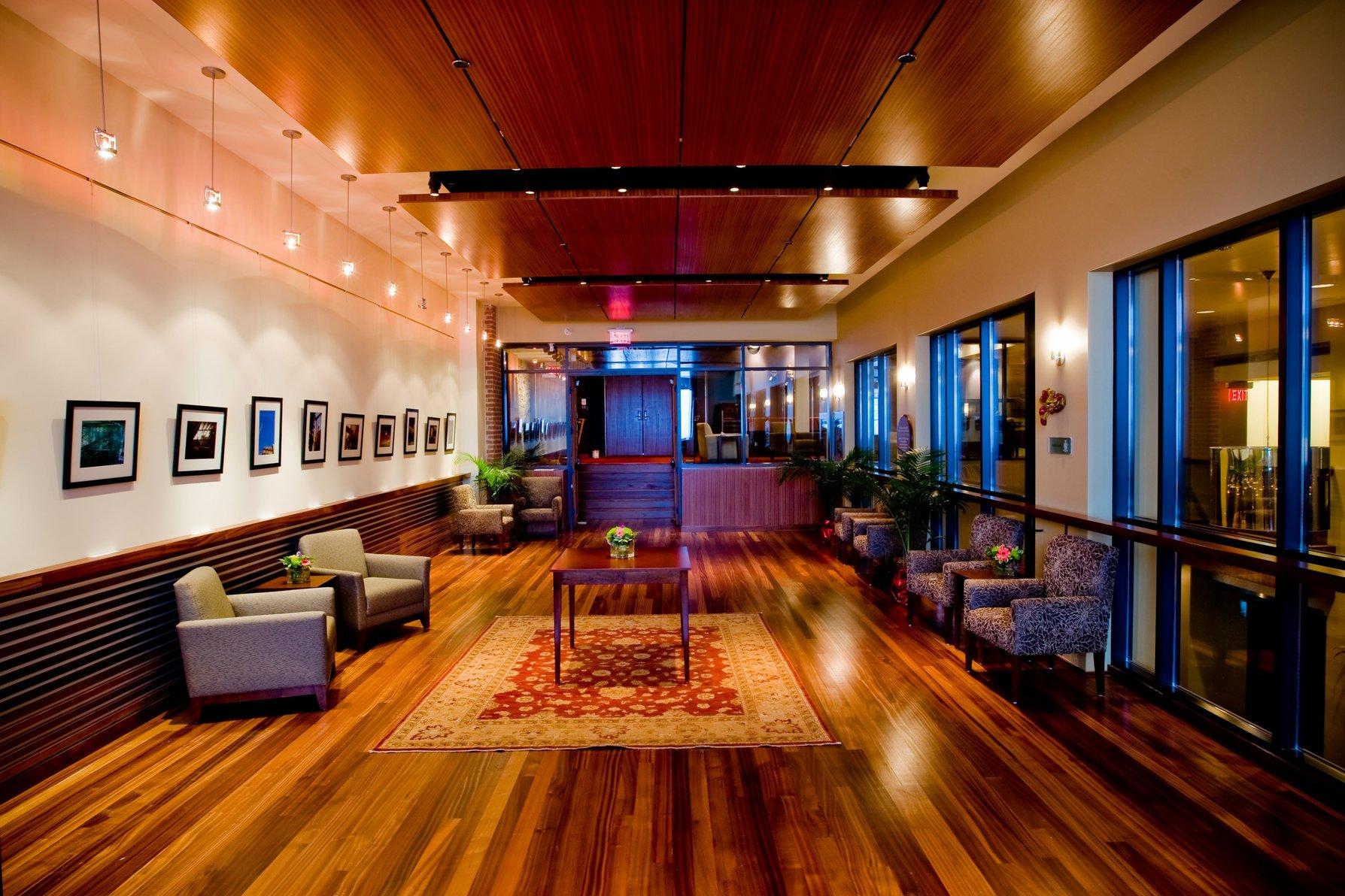 Nơi tham quan gần đây