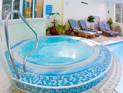 Bồn tắm nước nóng