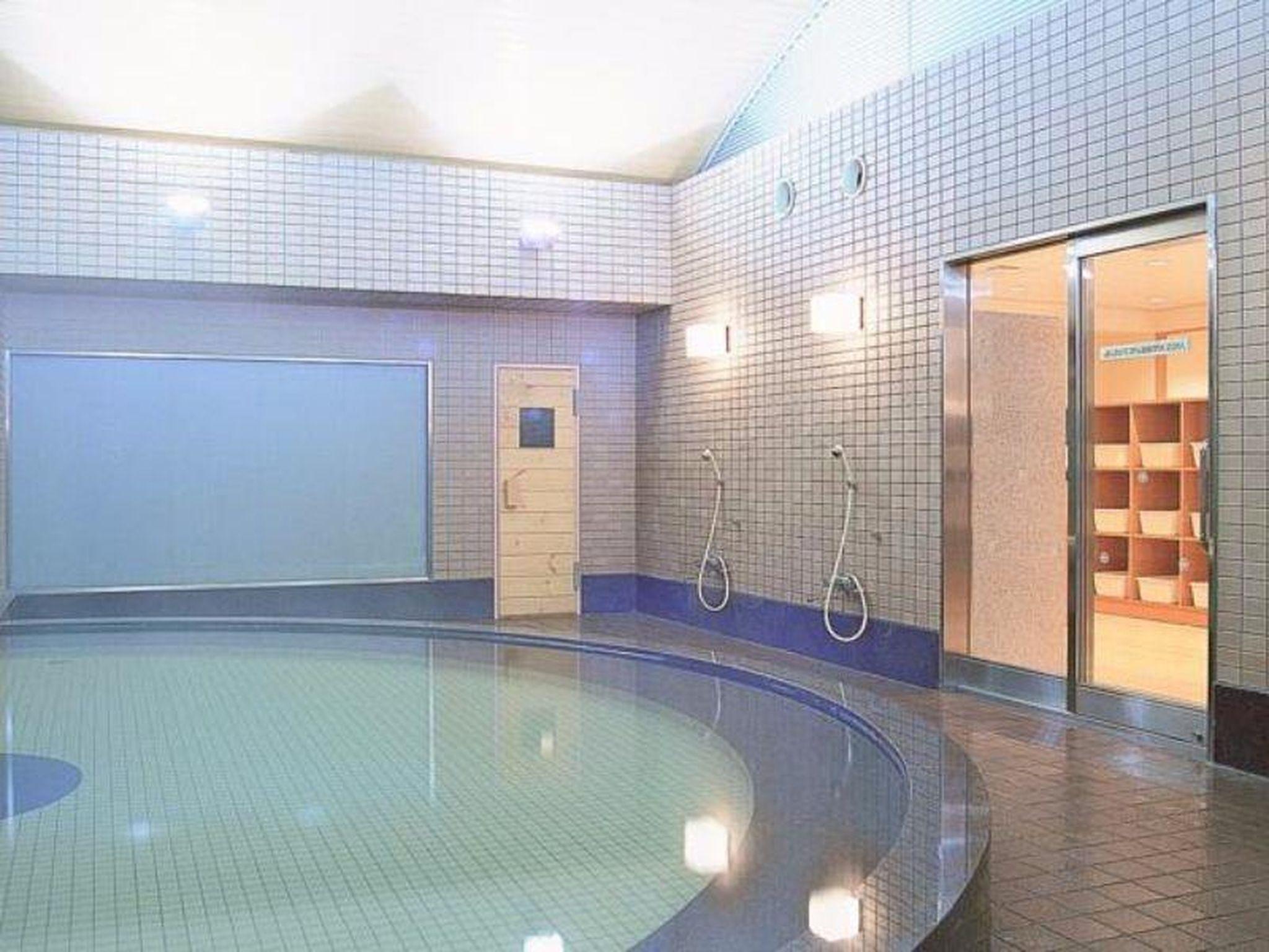 Tắm suối nước nóng