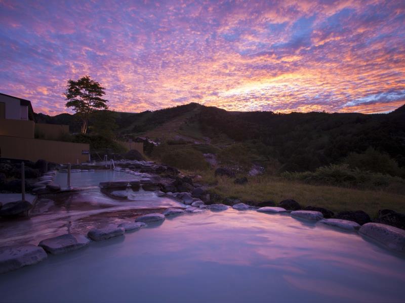 Tắm suối nước nóng