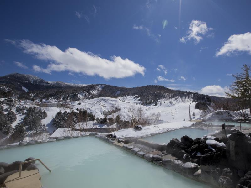 Tắm suối nước nóng