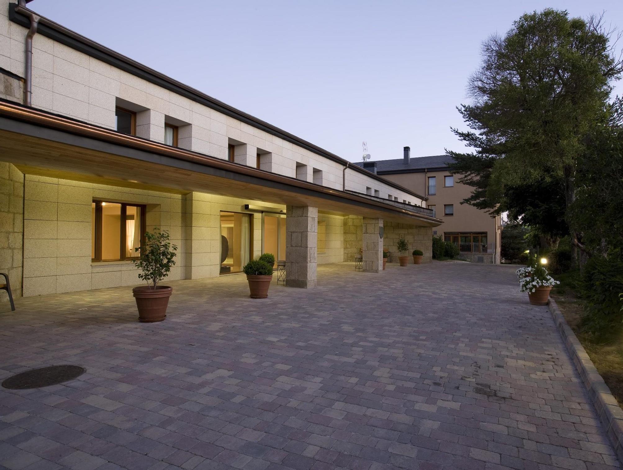 Ngoại cảnh khách sạn