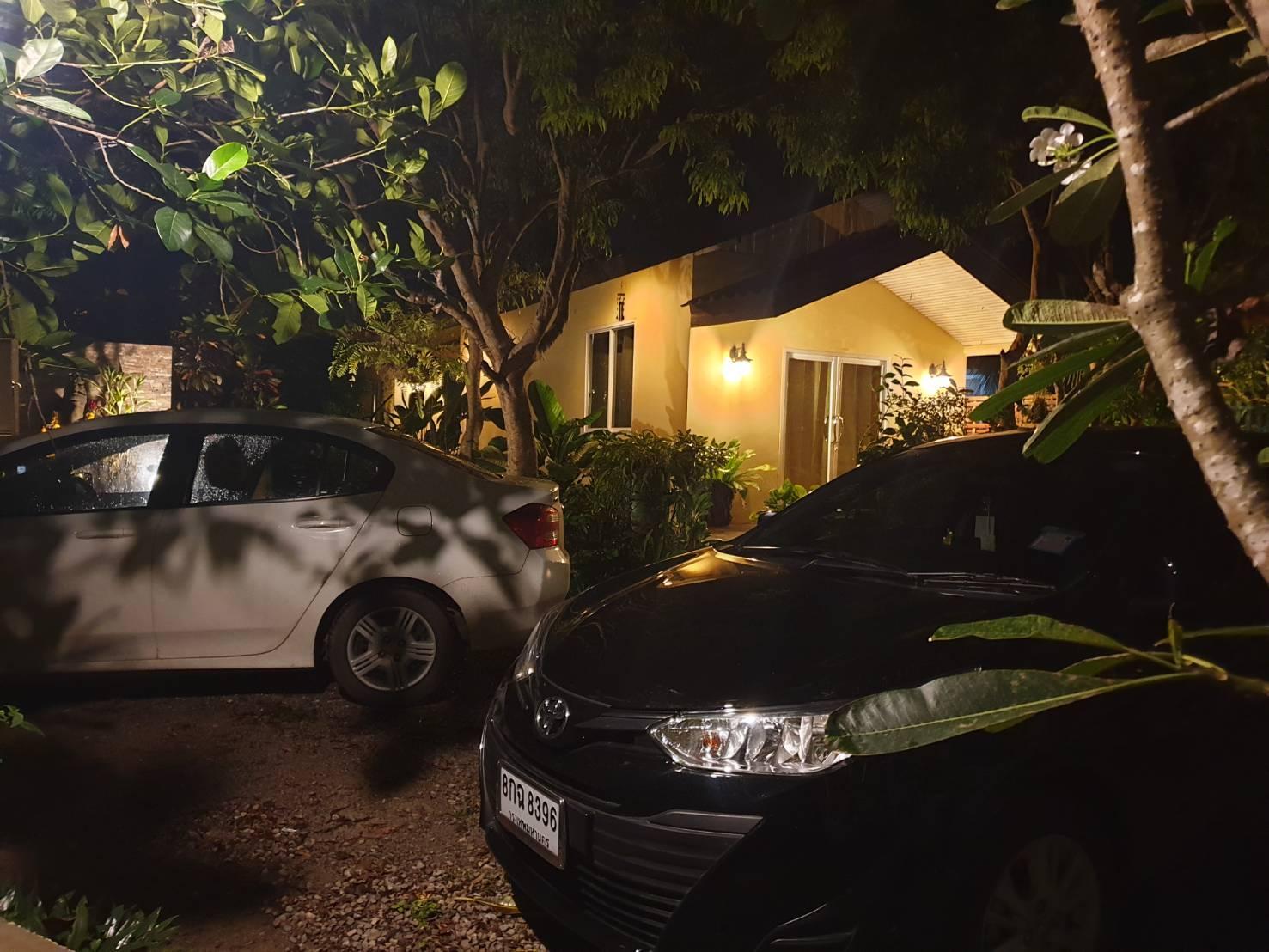 Khu vực xung quanh