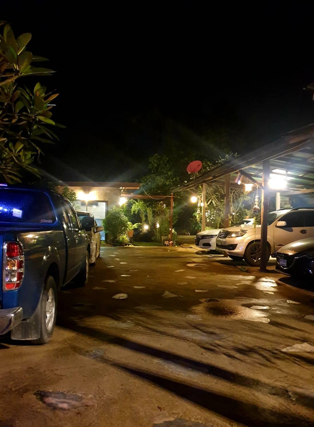 Khu vực xung quanh