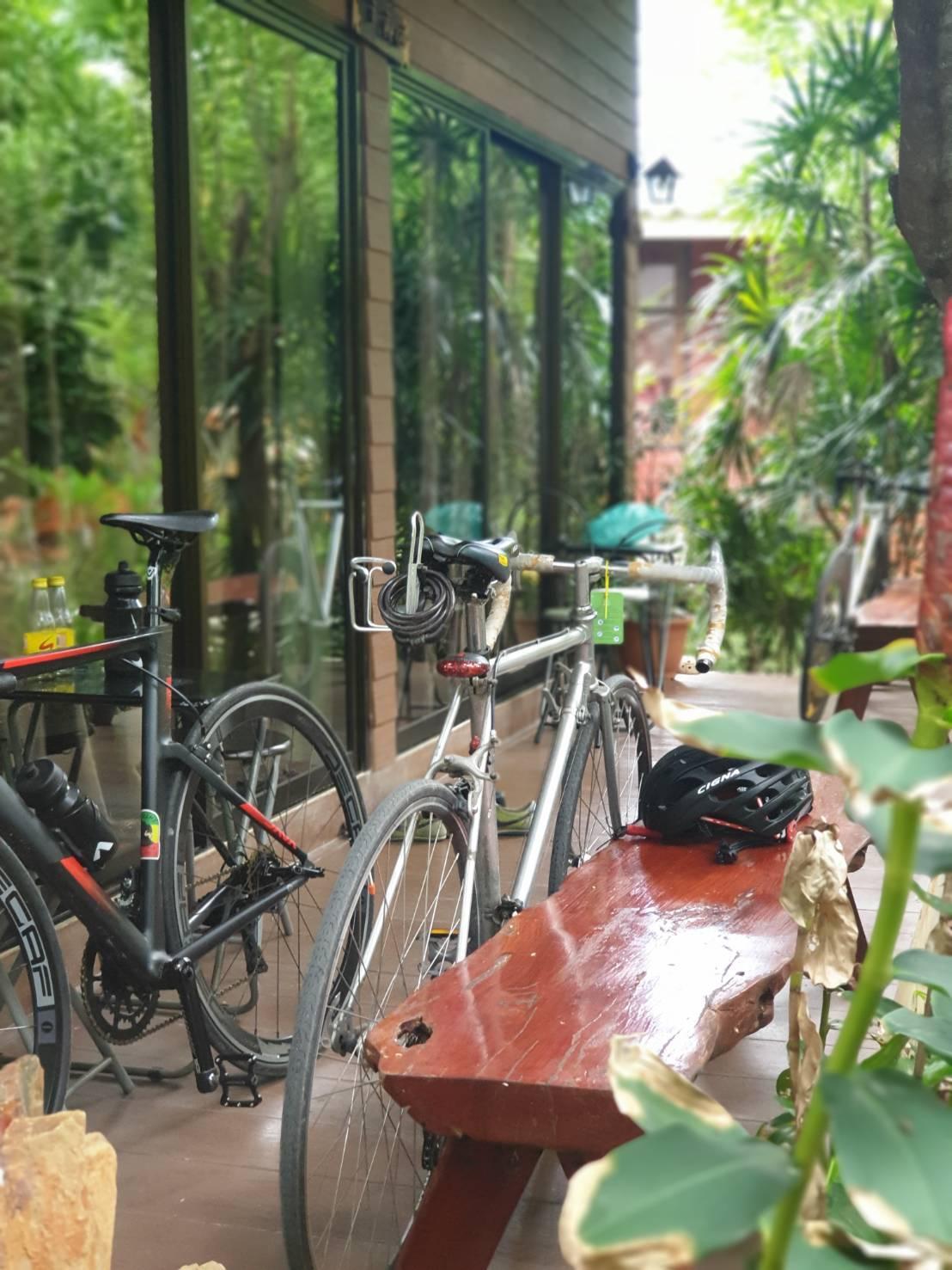 Khu vực xung quanh