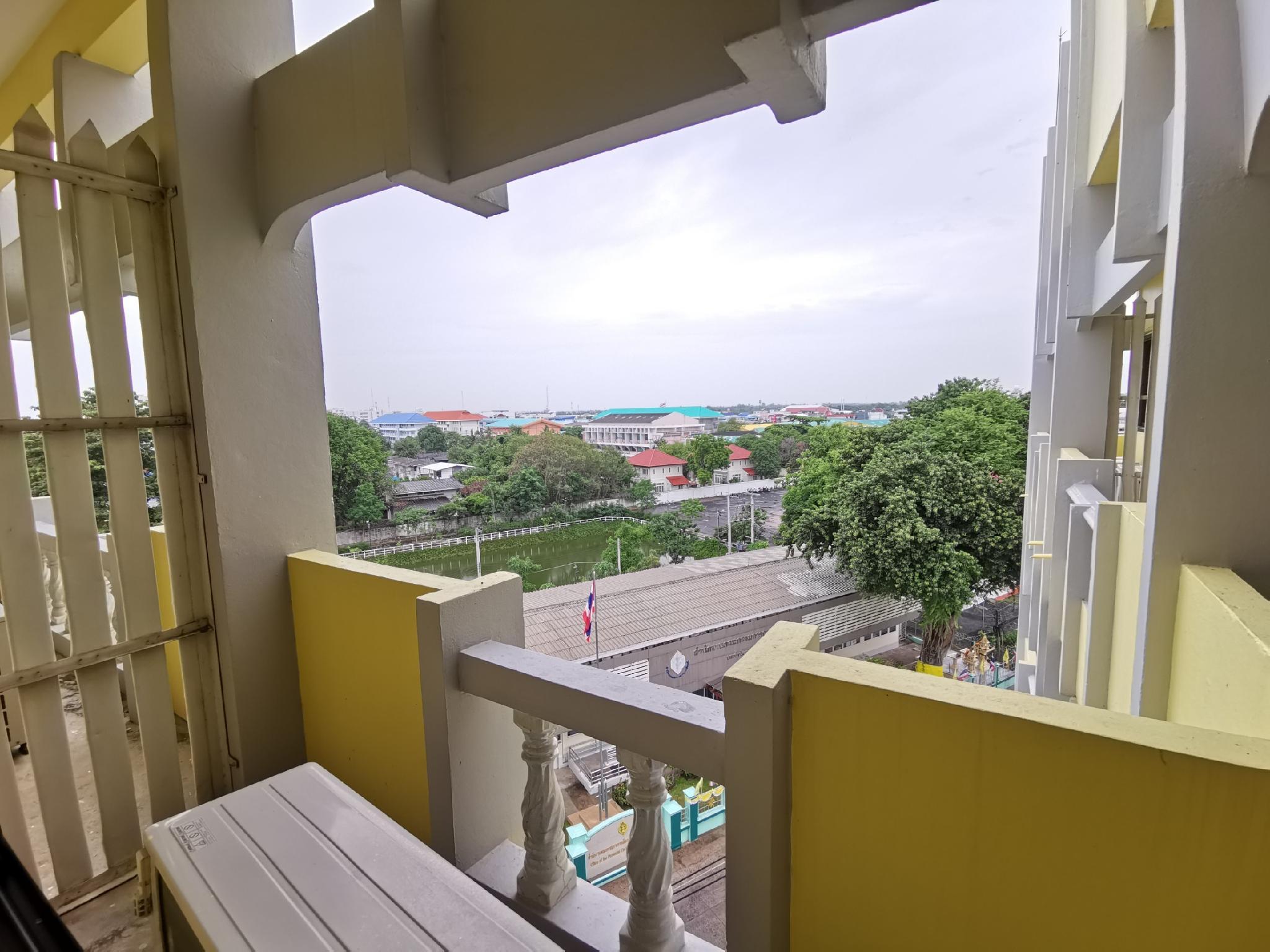 Khu vực xung quanh