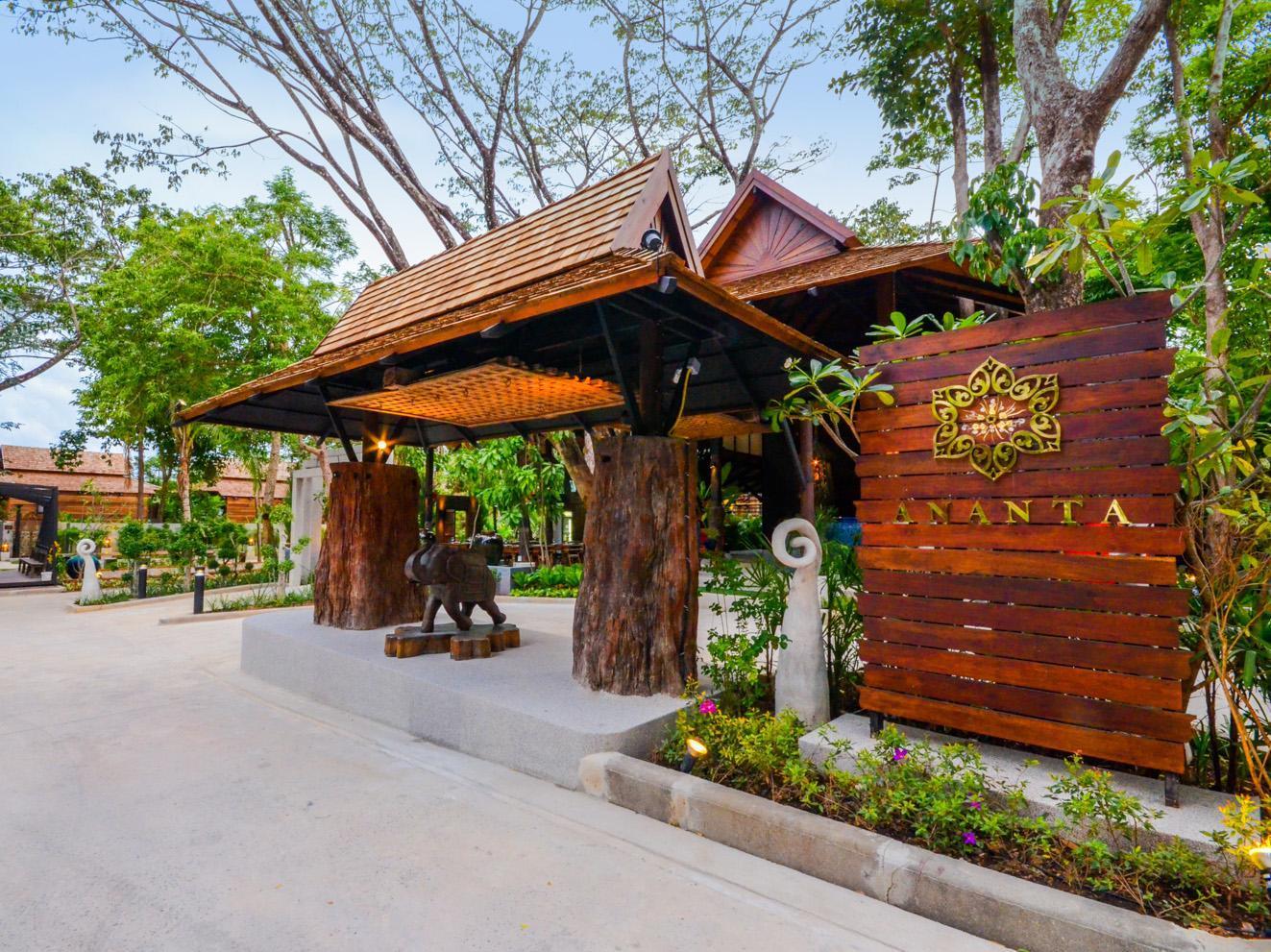 Khu vực xung quanh