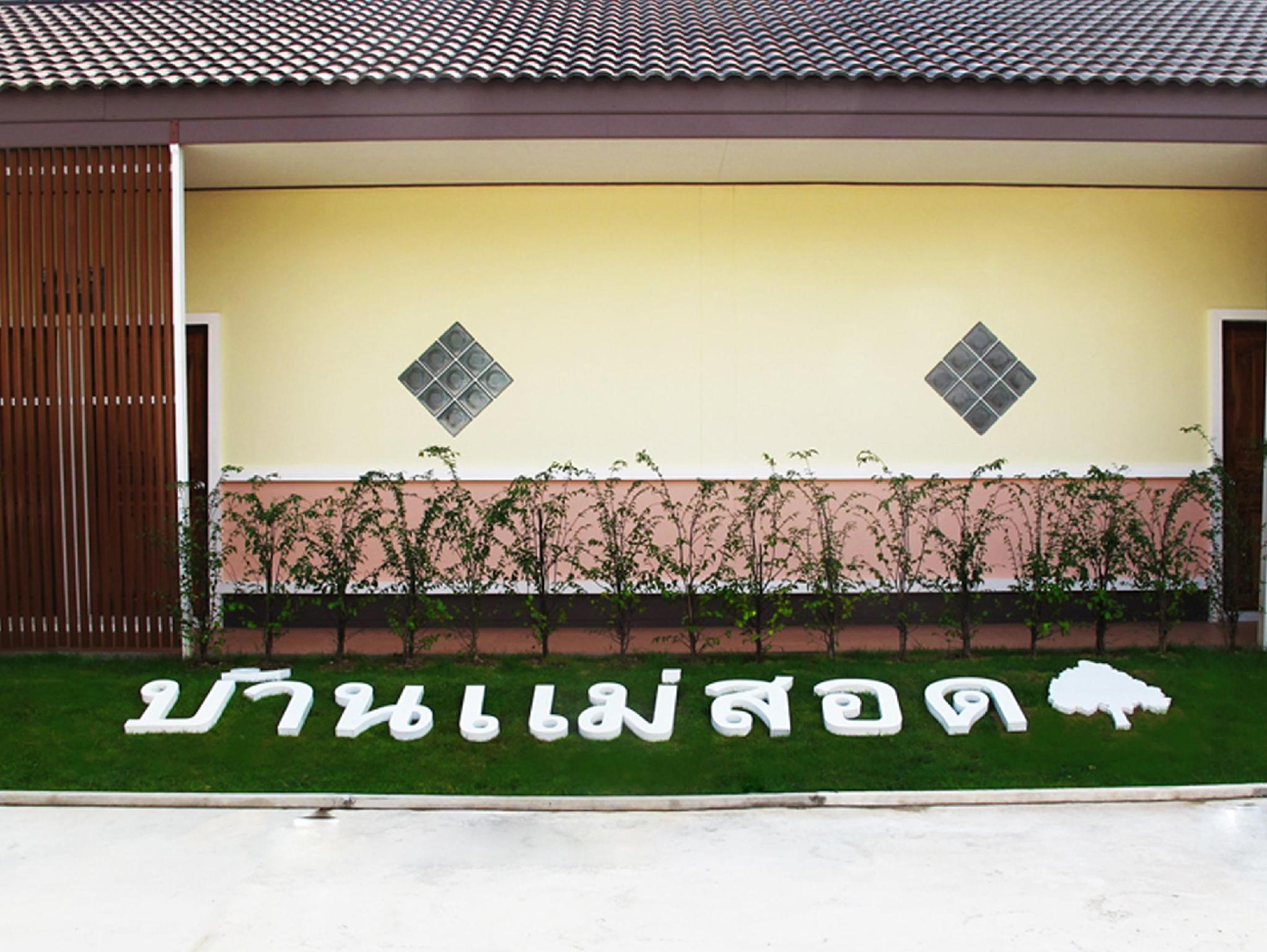 Khu vực xung quanh