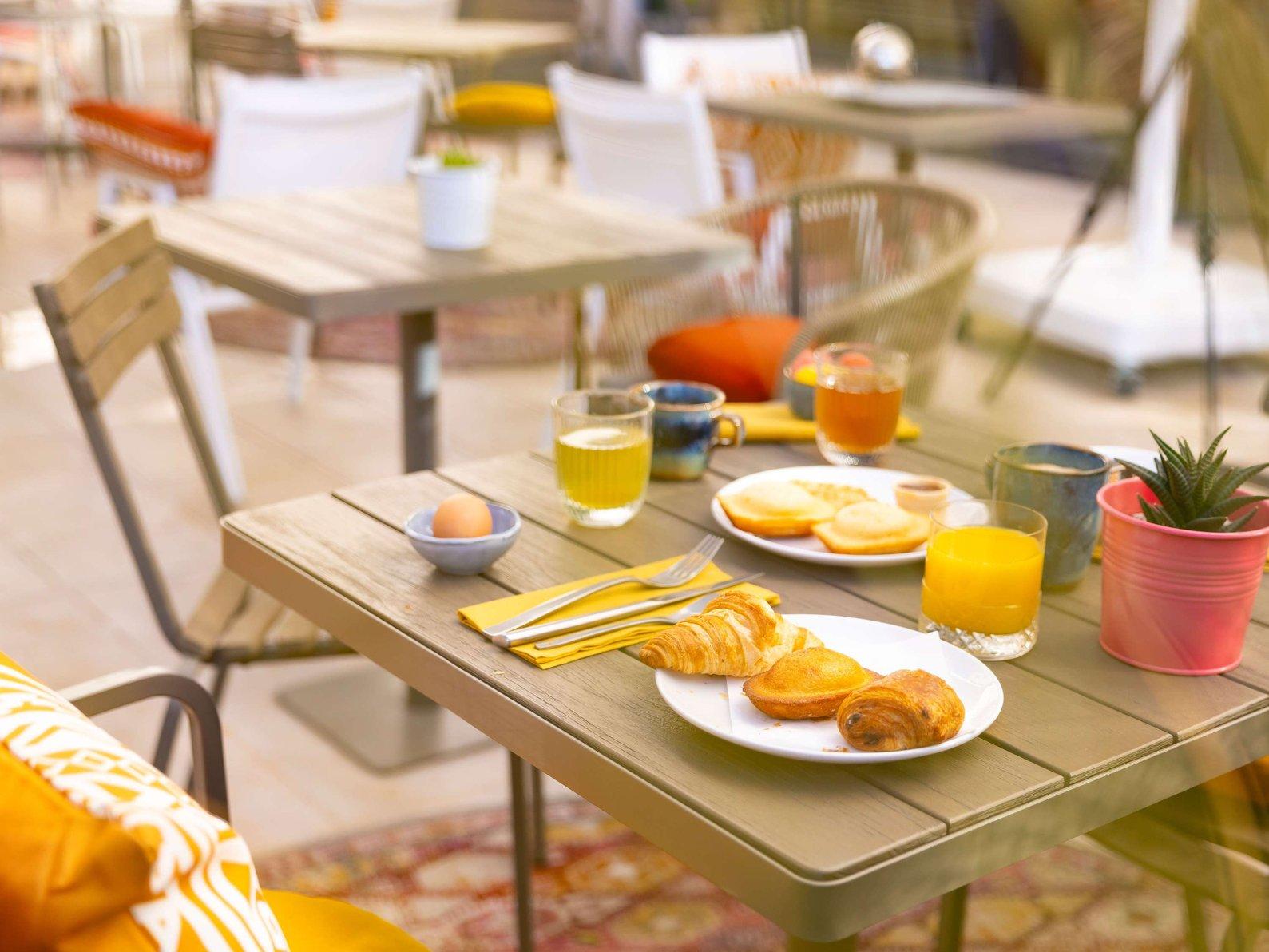 Ngoại cảnh khách sạn