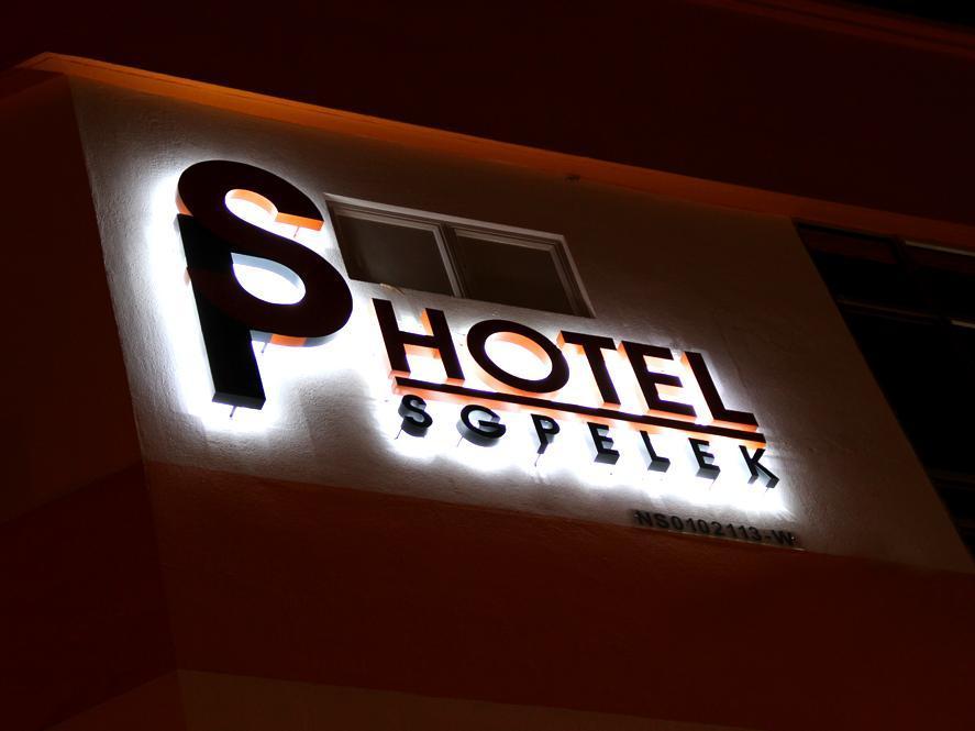 Ngoại cảnh khách sạn