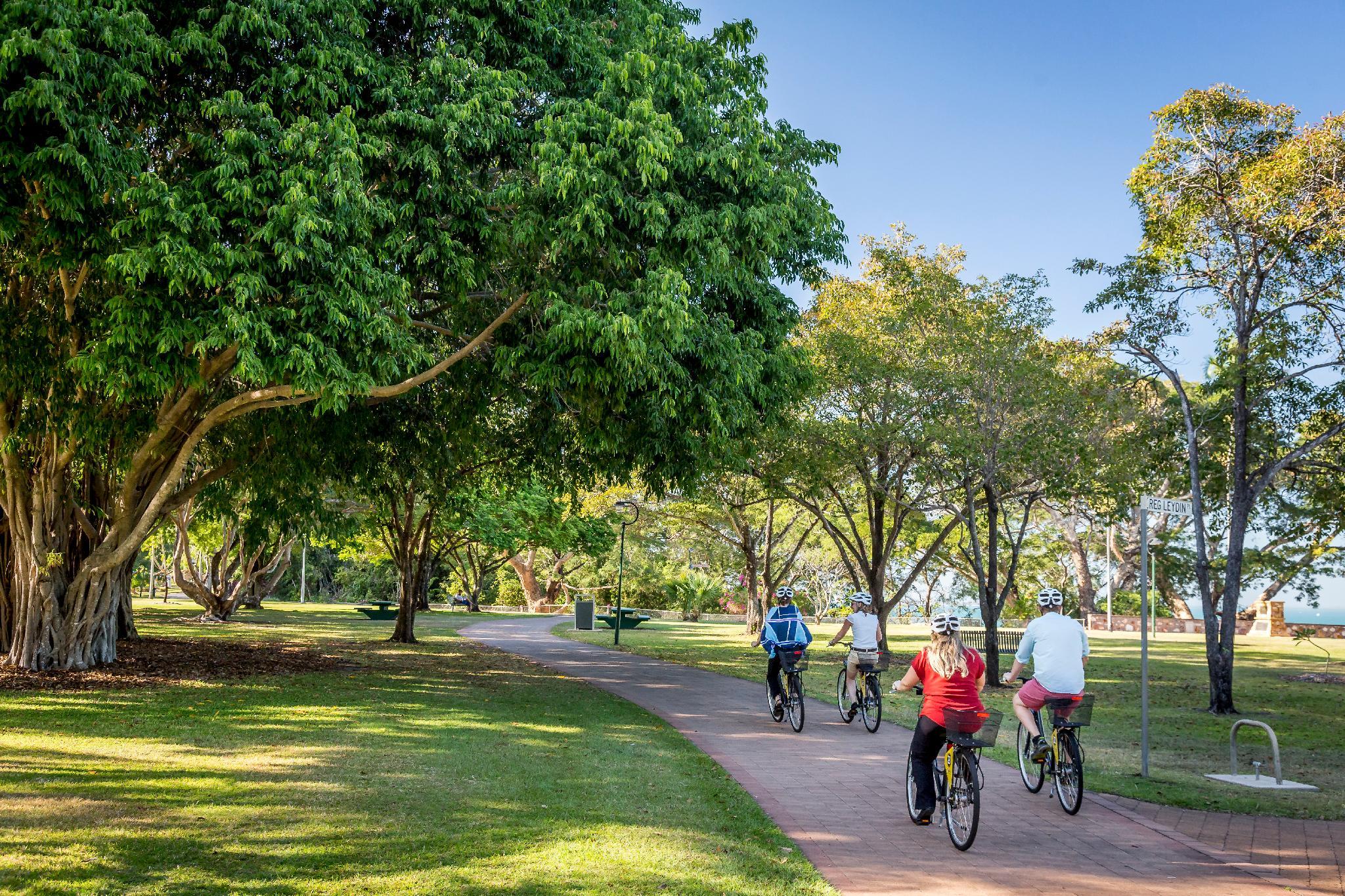 Nơi tham quan gần đây