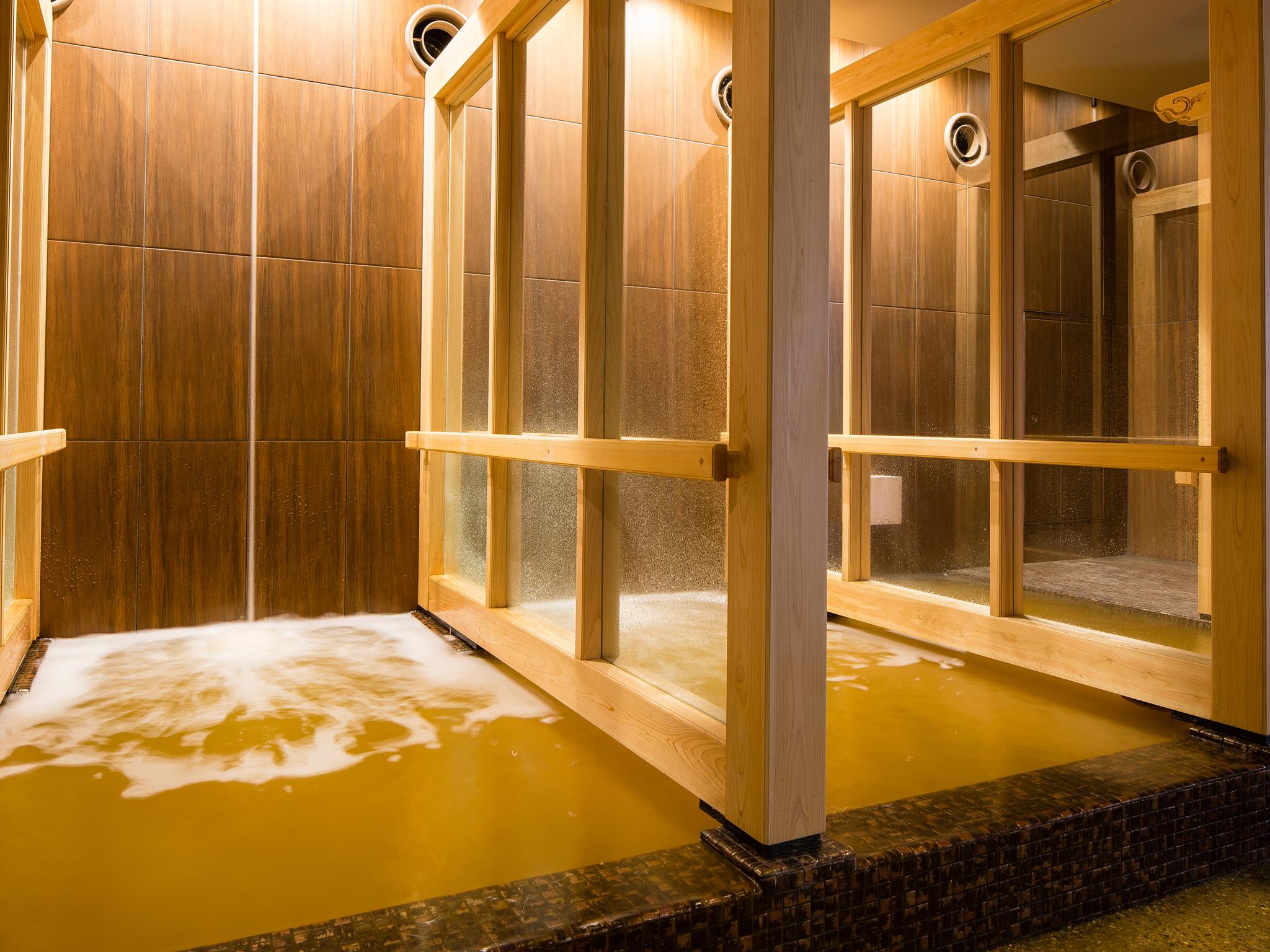 Tắm suối nước nóng