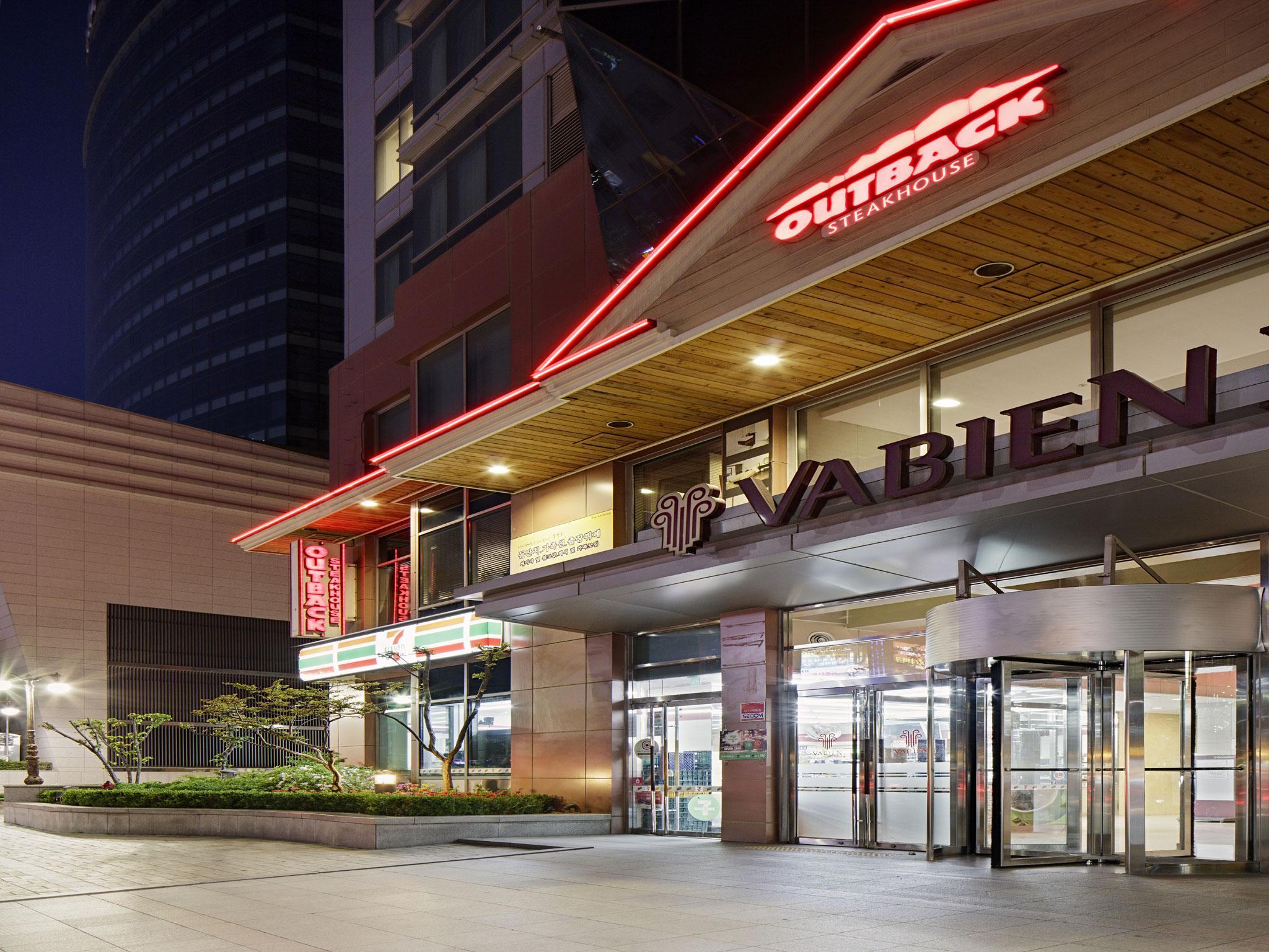 Ngoại cảnh khách sạn