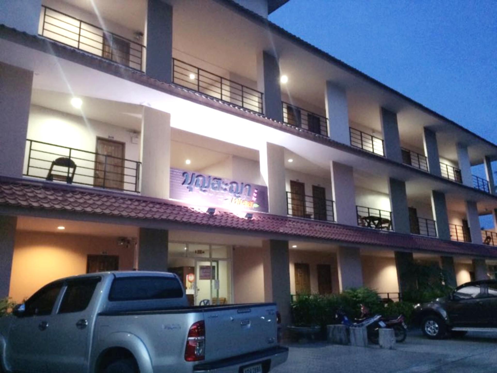 Ngoại cảnh khách sạn