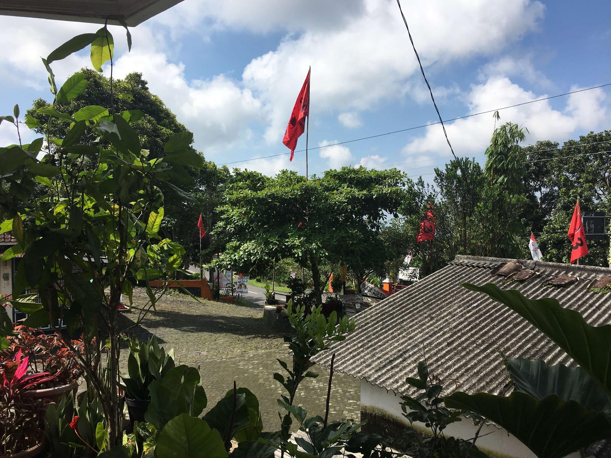 Khu vực xung quanh