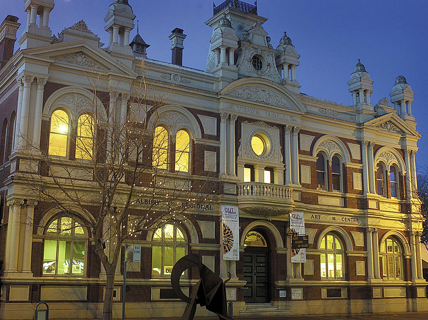 Khu vực xung quanh