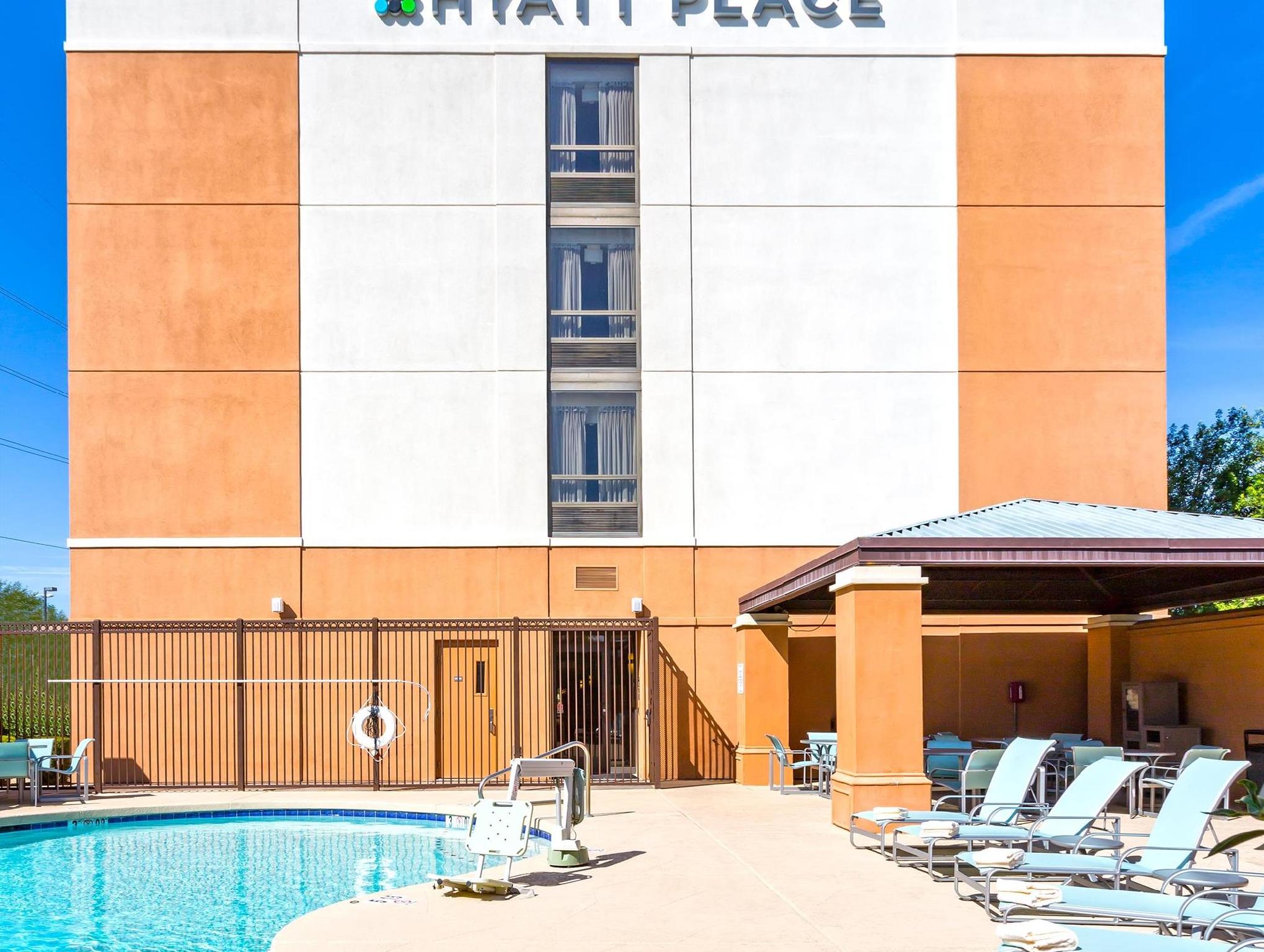 Ngoại cảnh khách sạn