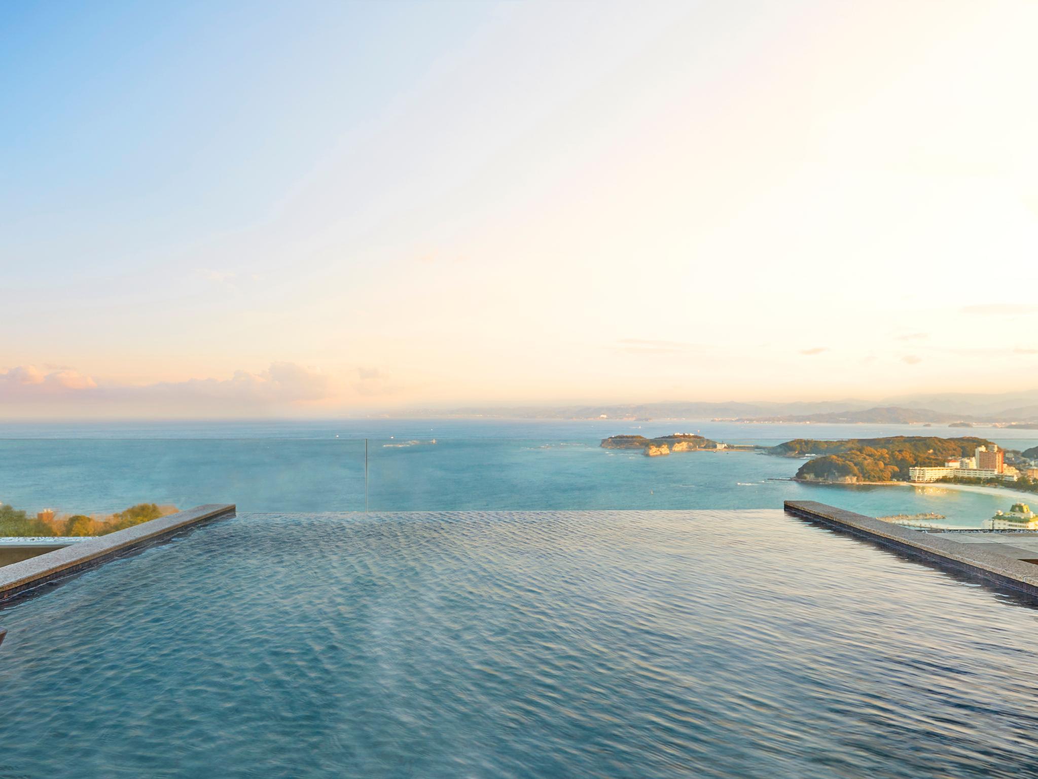 Tắm suối nước nóng