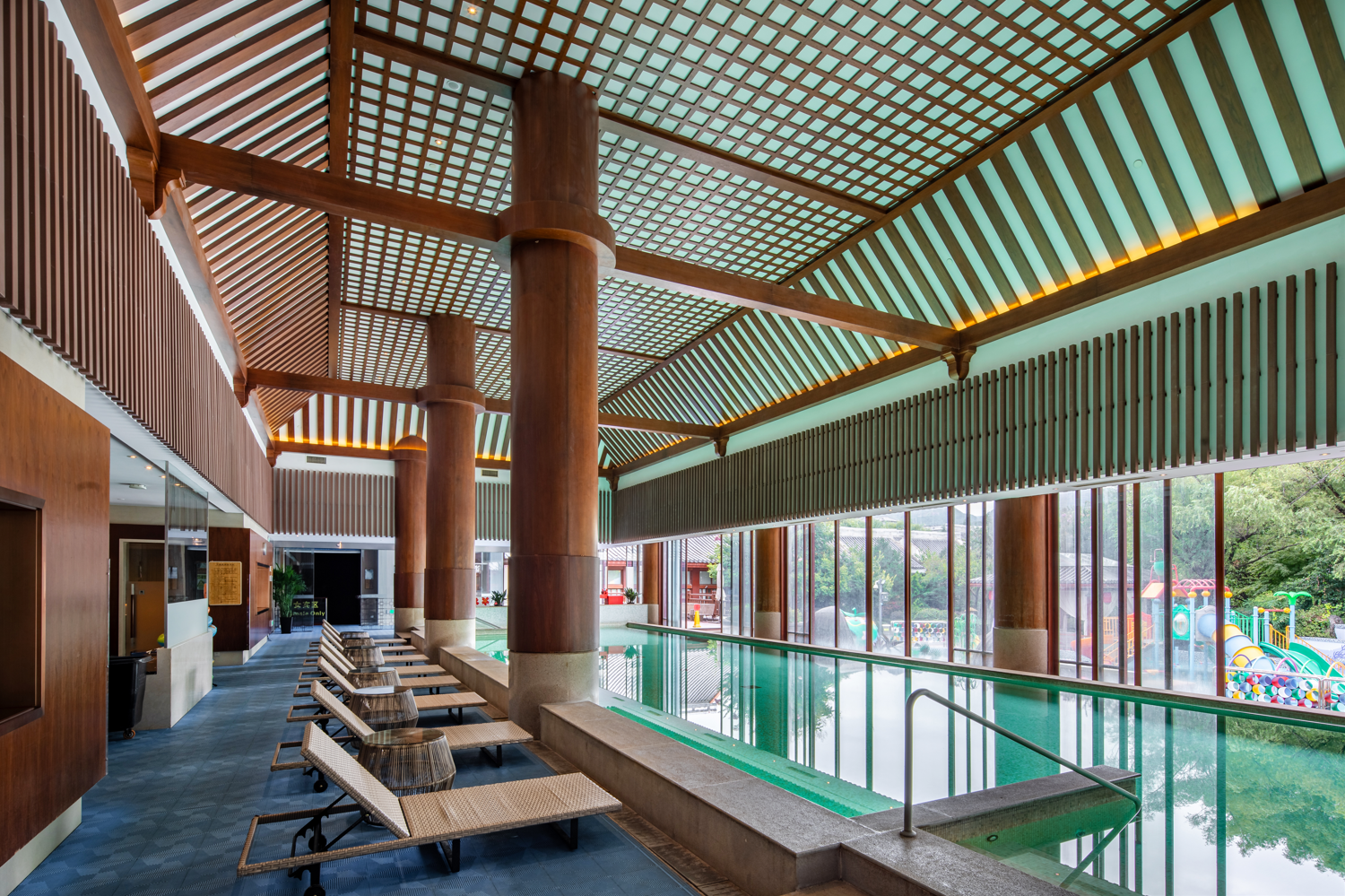 Tắm suối nước nóng