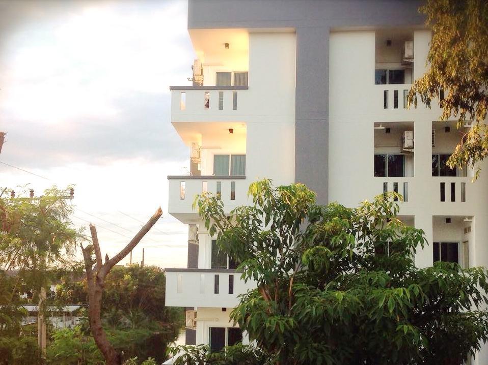 Khu vực xung quanh