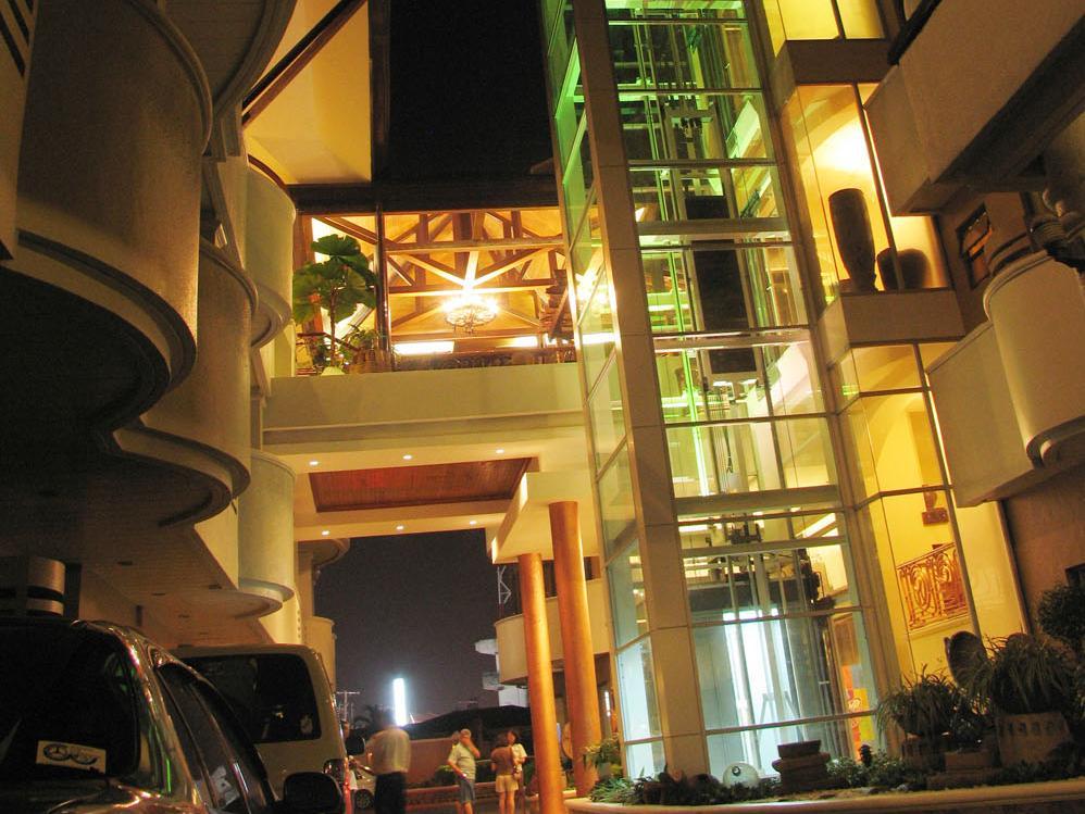 Ngoại cảnh khách sạn