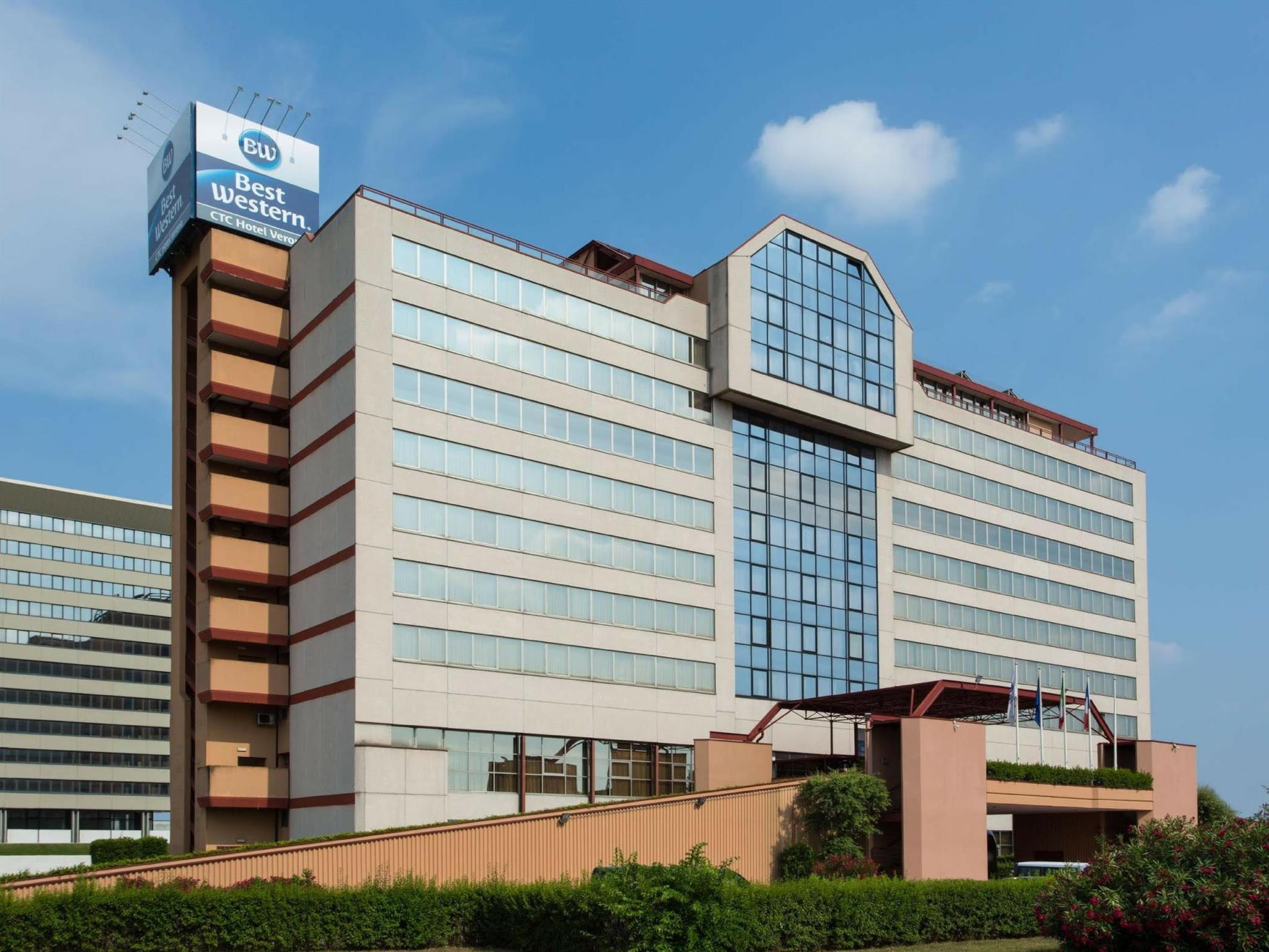 Ngoại cảnh khách sạn