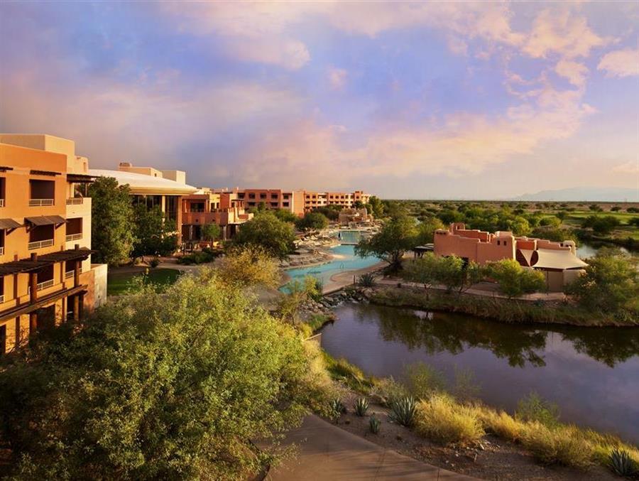 Khu vực xung quanh