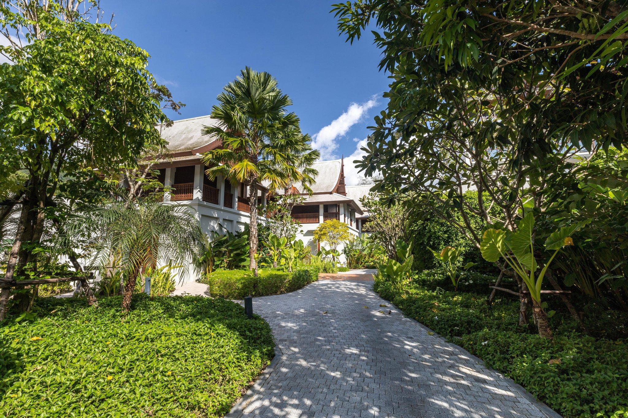 Khu vực xung quanh