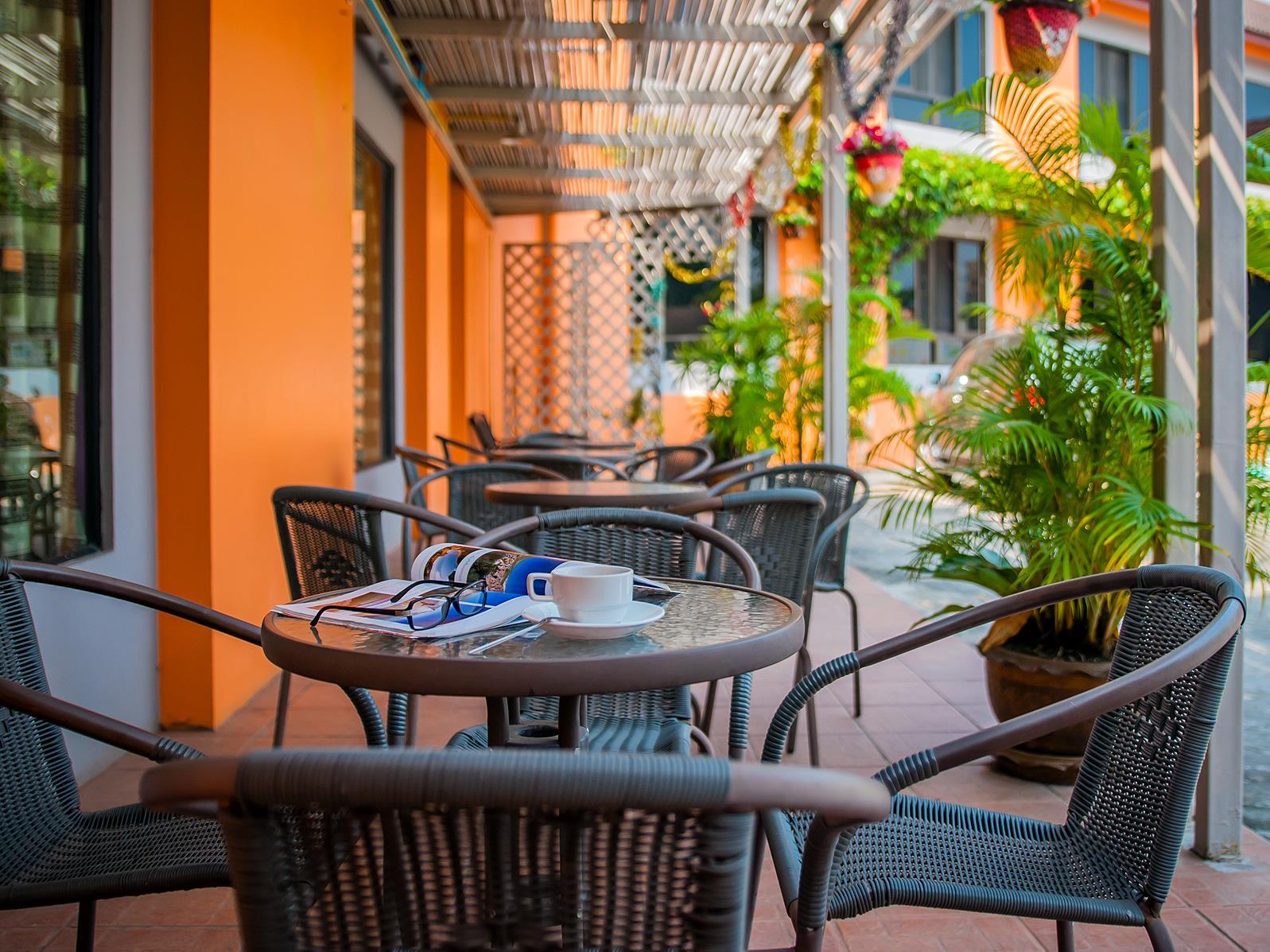 Khu vực xung quanh