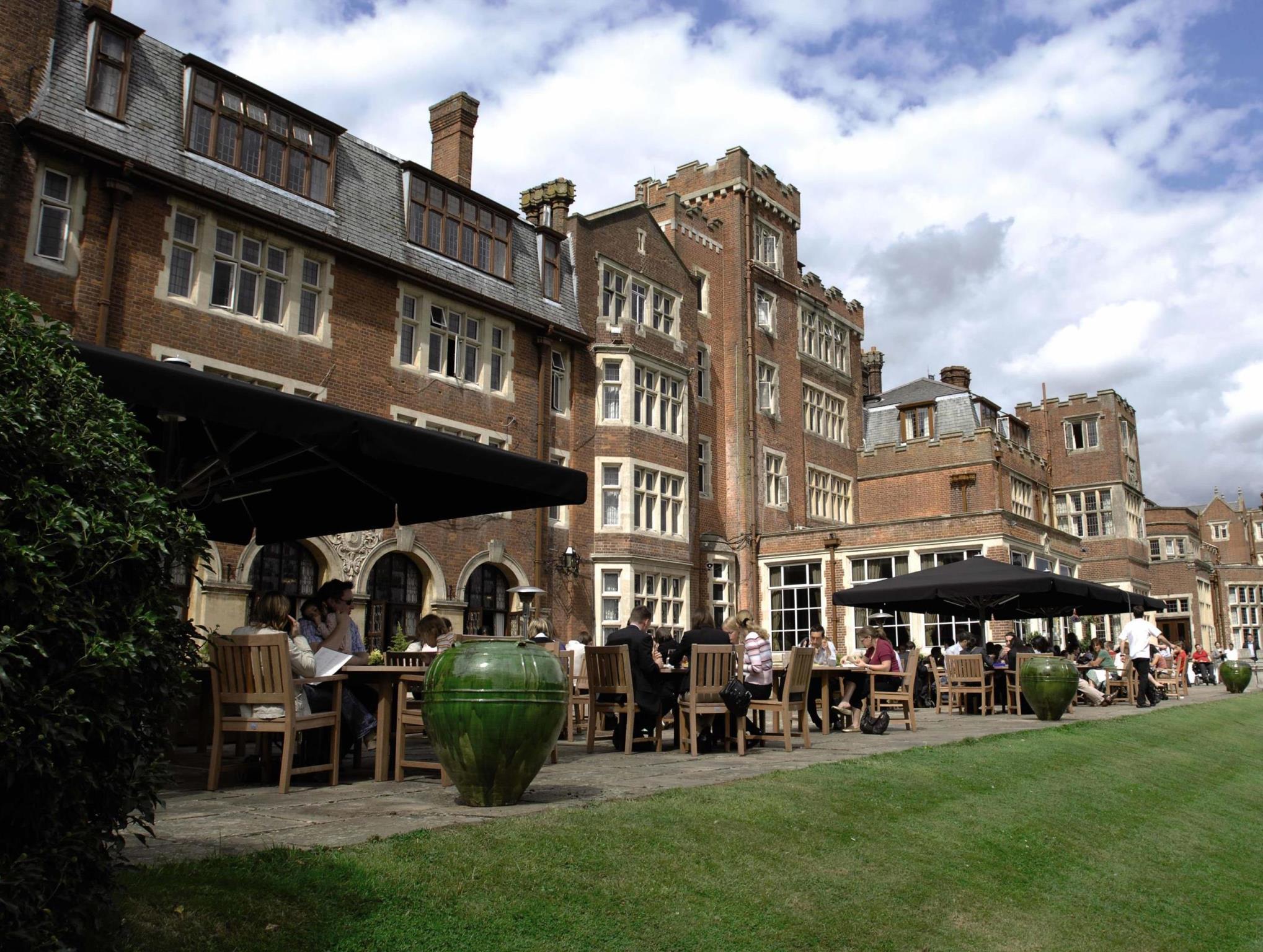 Ngoại cảnh khách sạn