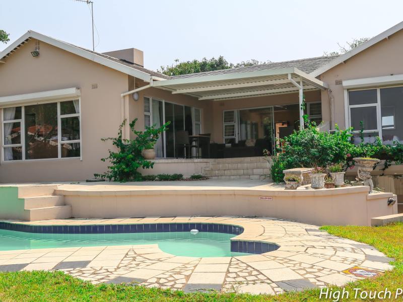 Ngoại cảnh khách sạn