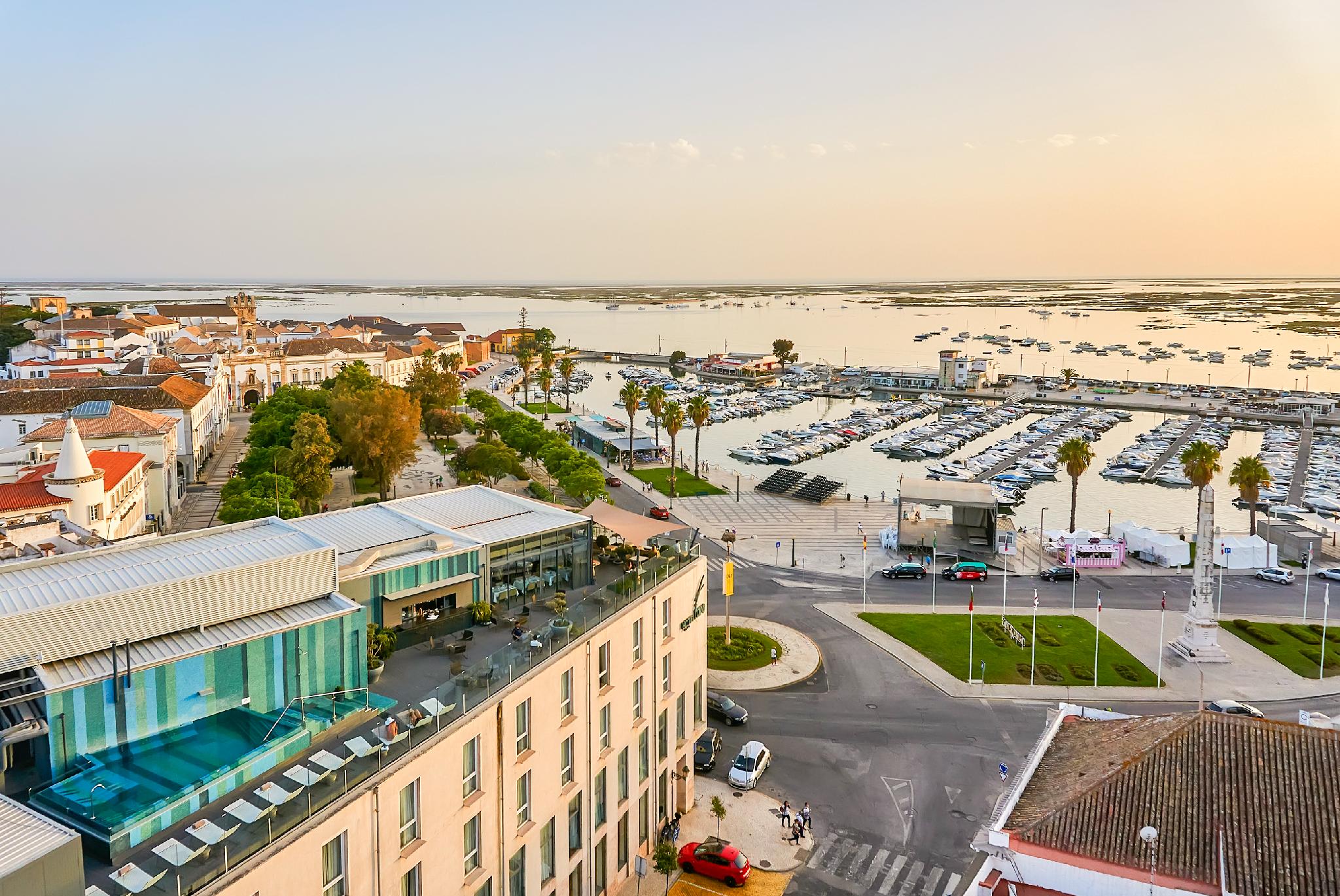 Ngoại cảnh khách sạn