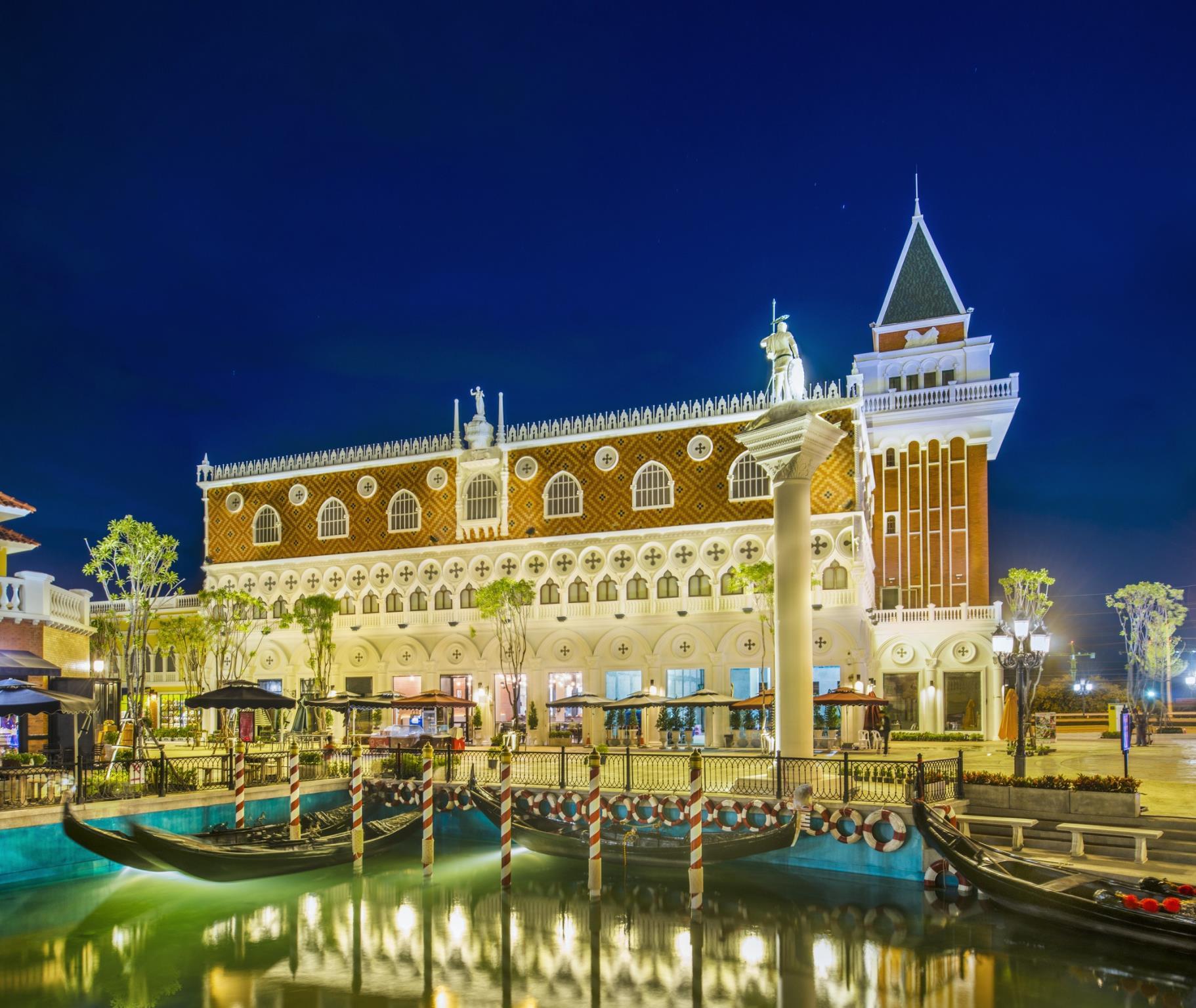 Nơi tham quan gần đây